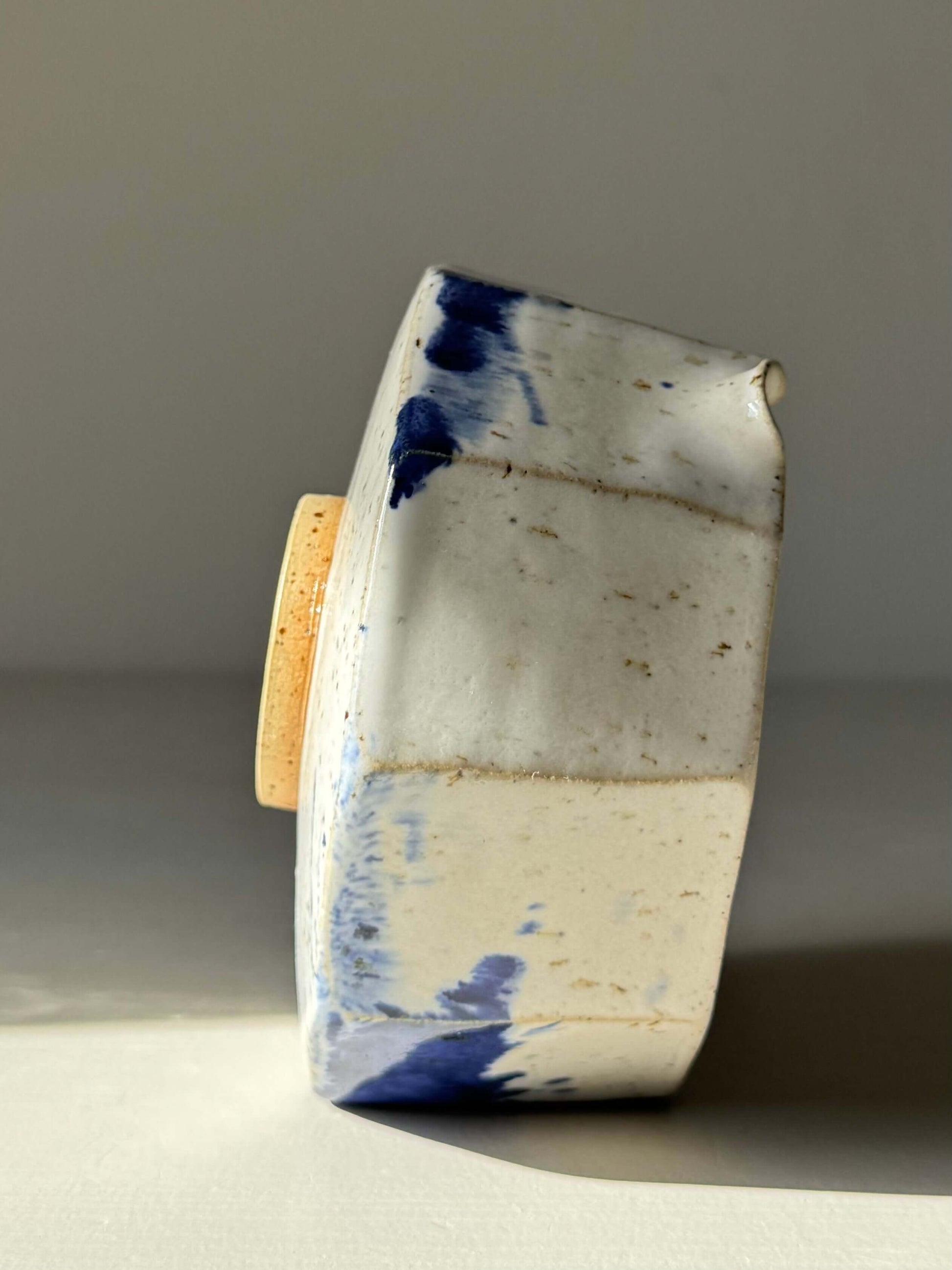 Faceted Matcha Bowl with Spout – Cobalt Blue & Glossy White Glaze #09, handmade ceramic with unique faceted design and cobalt accents