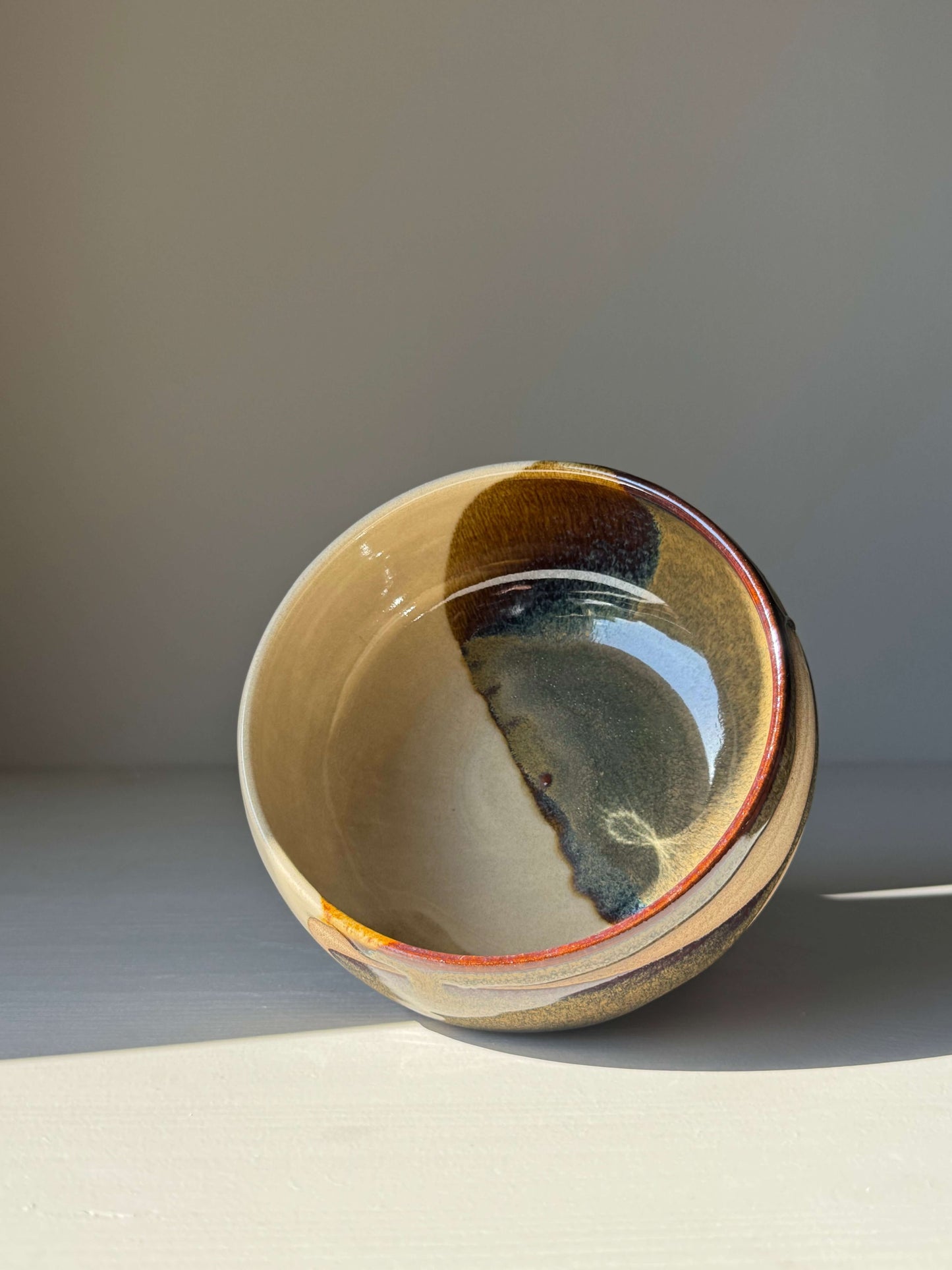 Handmade ceramic Rounded Breakfast Bowl – Inyo Series with toffee clay and clear-tenmoku glaze, ideal for daily meals.