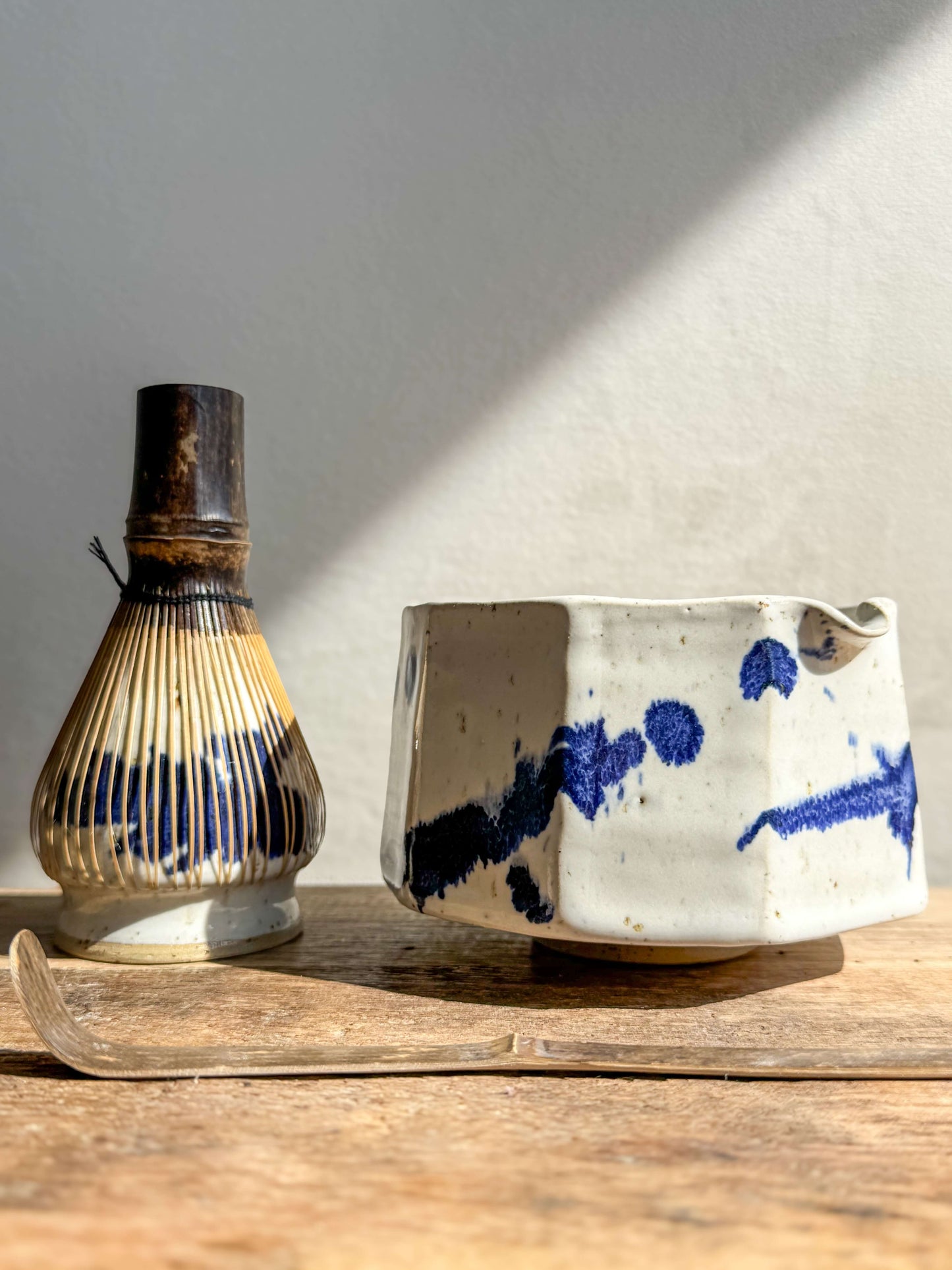 Faceted Matcha Bowl with Spout – Cobalt Blue & Glossy White Glaze #03
