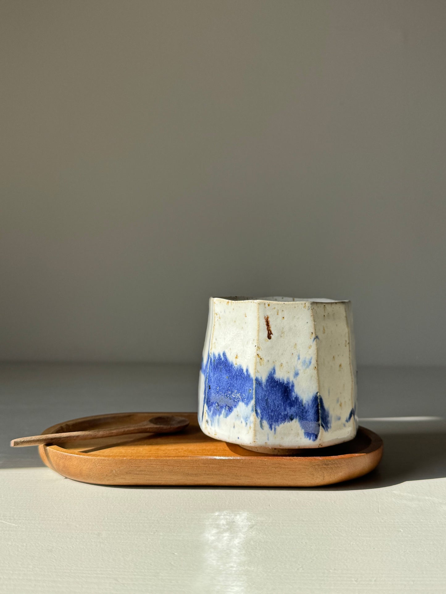 Faceted Cup – Cobalt Blue & Glossy White #01