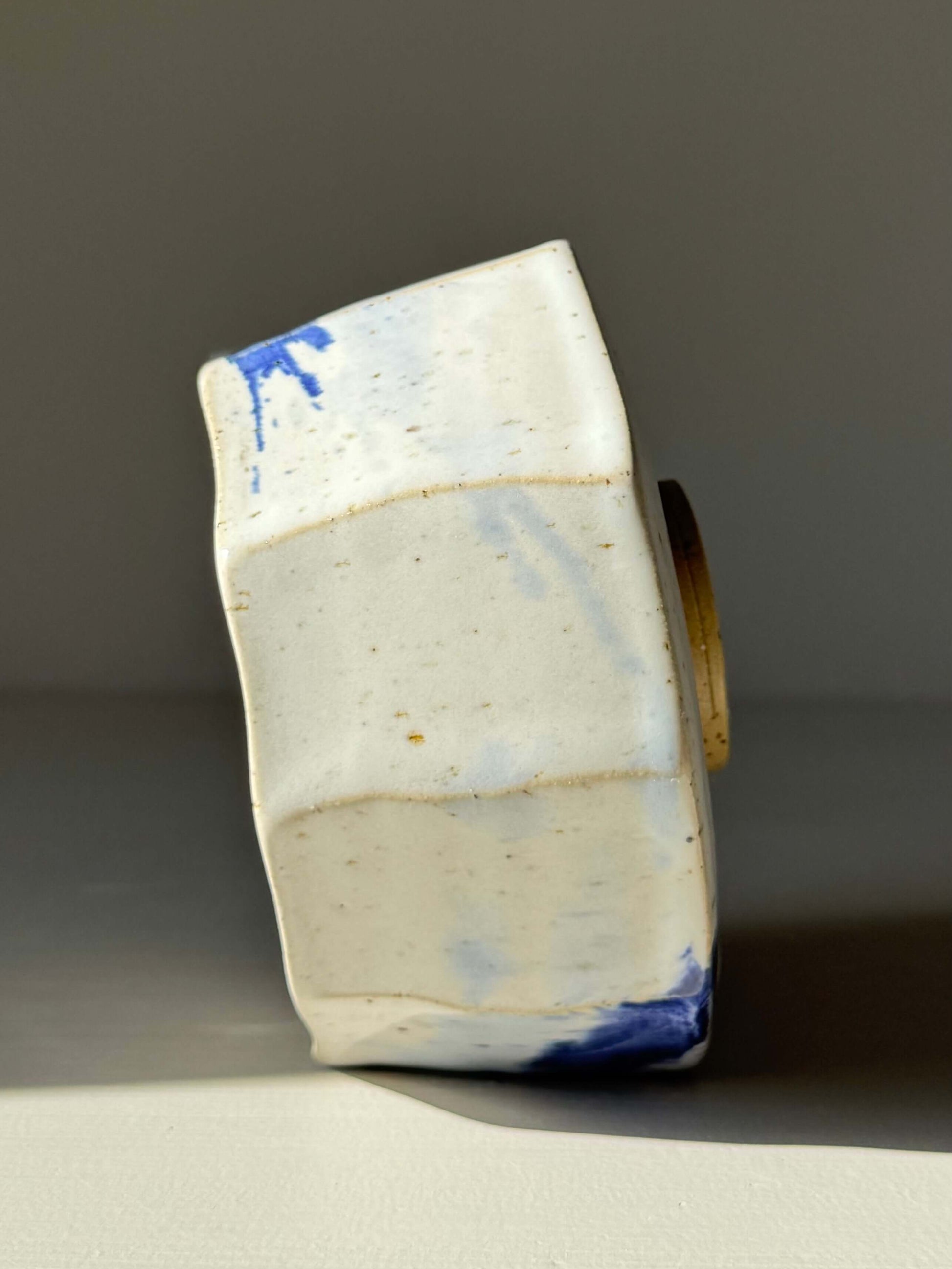 Faceted Matcha Bowl – Cobalt Blue & Glossy White Glaze #04, handmade ceramic with faceted design and cobalt blue accents.