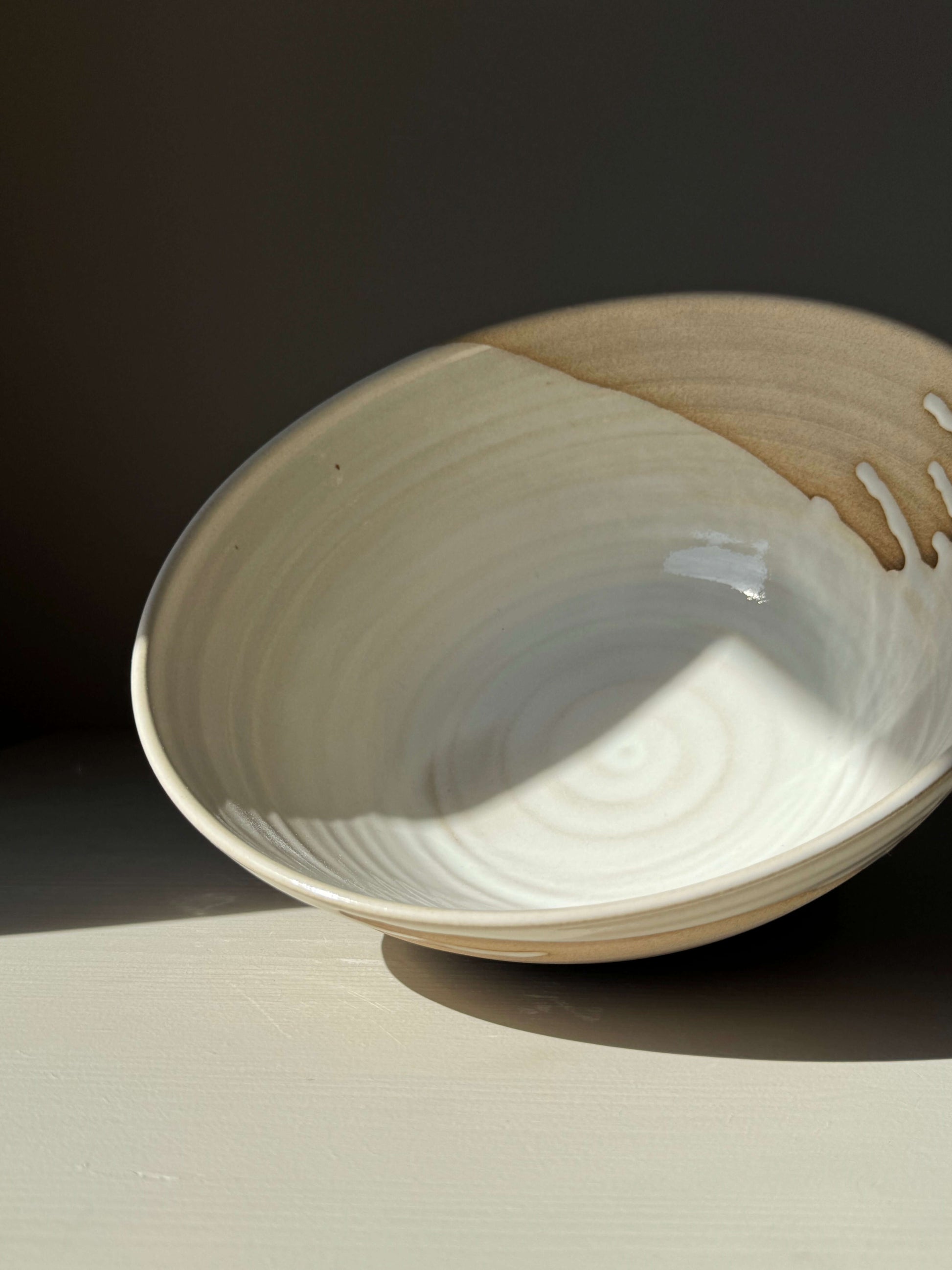 Medium Bowl - Yuki Series #02, handmade ceramic with glossy white glaze and toffee-colored clay, ideal for table centerpieces.