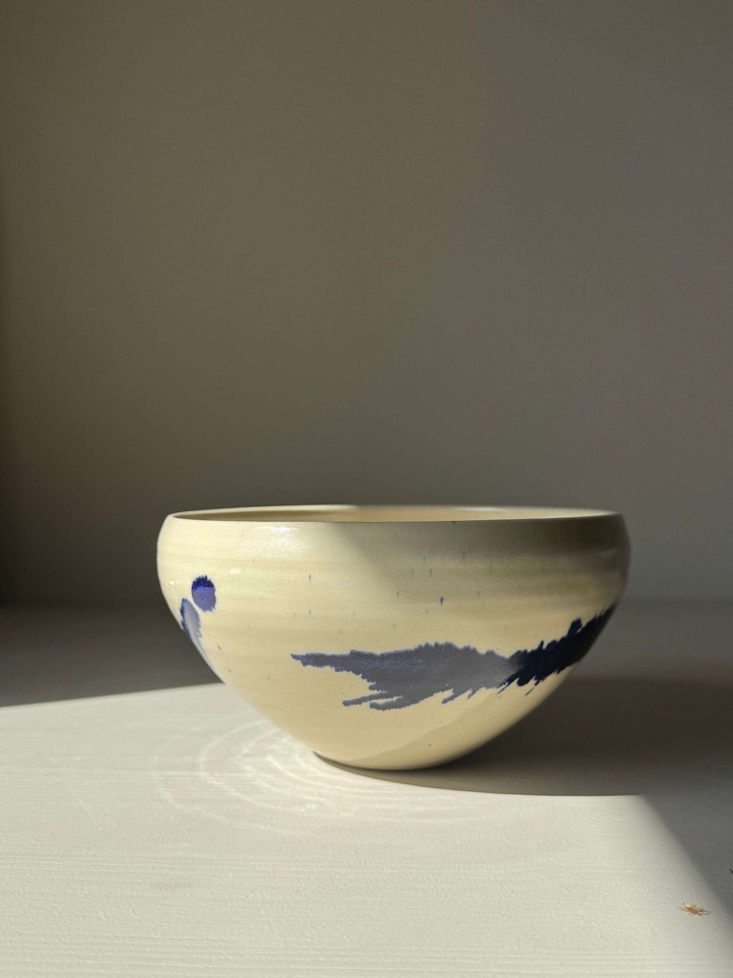 Handmade ceramic bowl from Bowls – Gosu Series with cobalt blue splashes on soft glaze