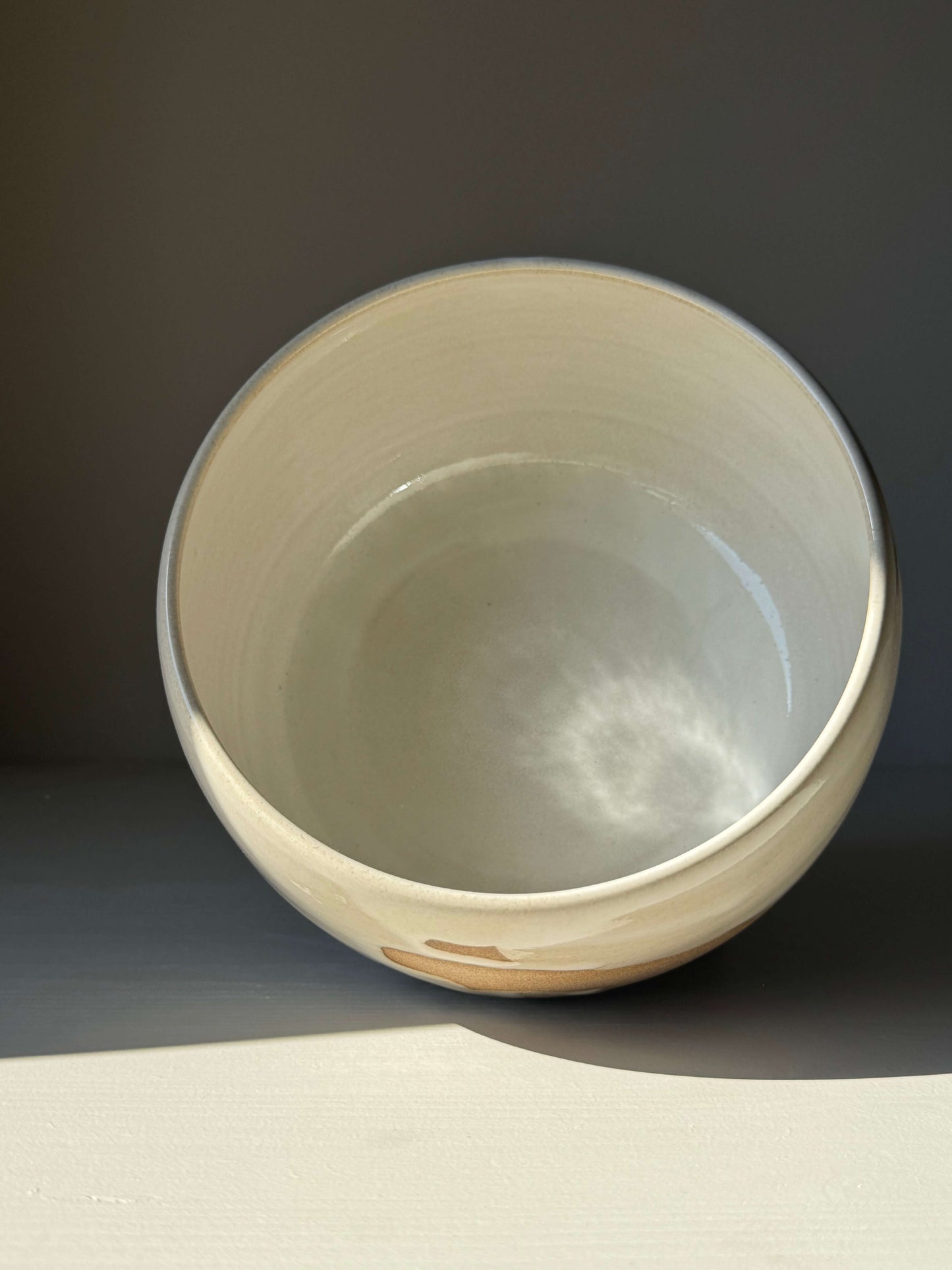 Medium Bowl - Yuki Series #01 handmade ceramic with glossy white glaze over toffee clay, showcasing soft curves and natural textures.