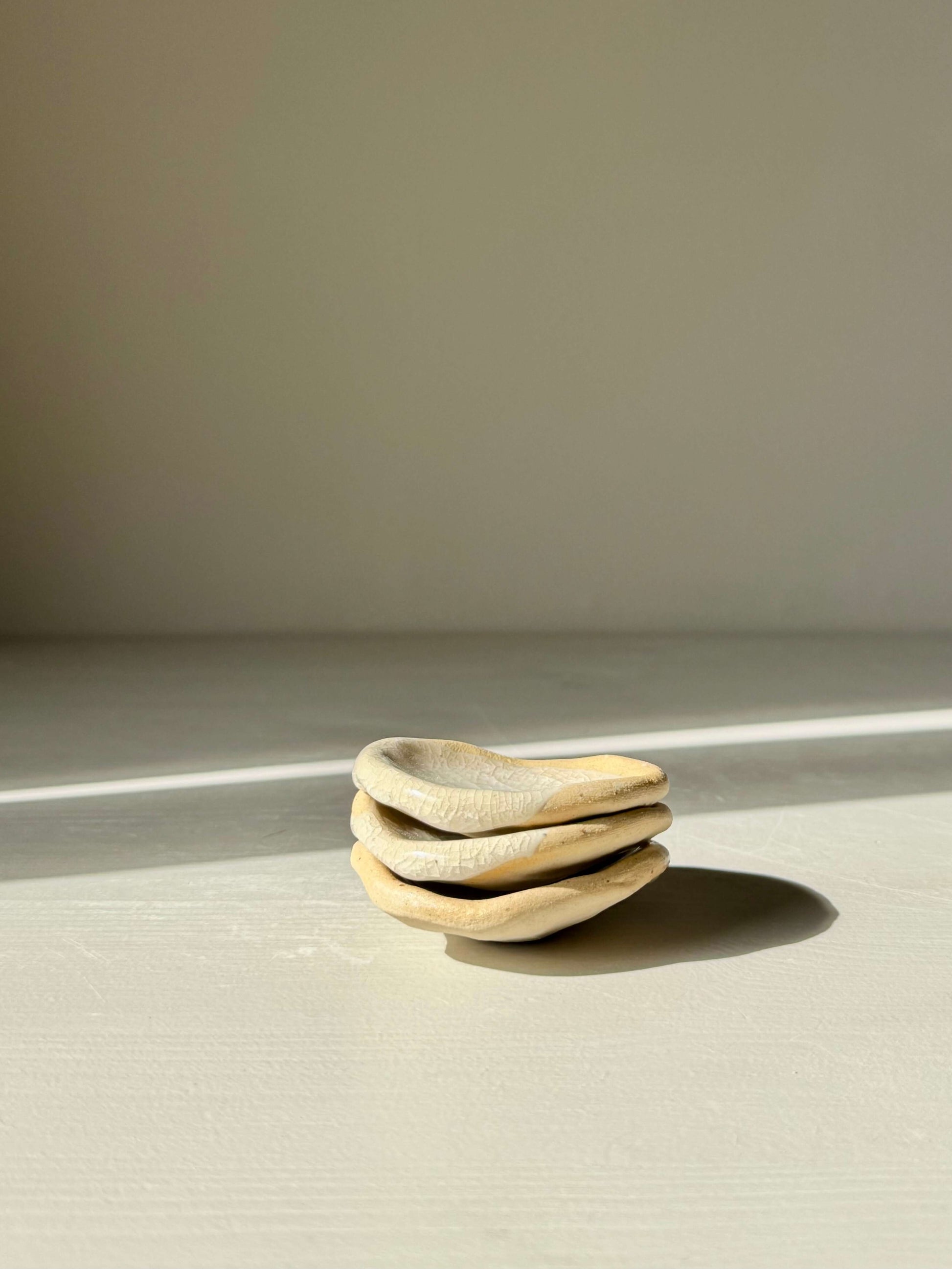 Rounded Chopstick & Matcha Spoon Rest – Kannyū, handmade ceramic holders with crackle glaze, perfect for tea and meal rituals.