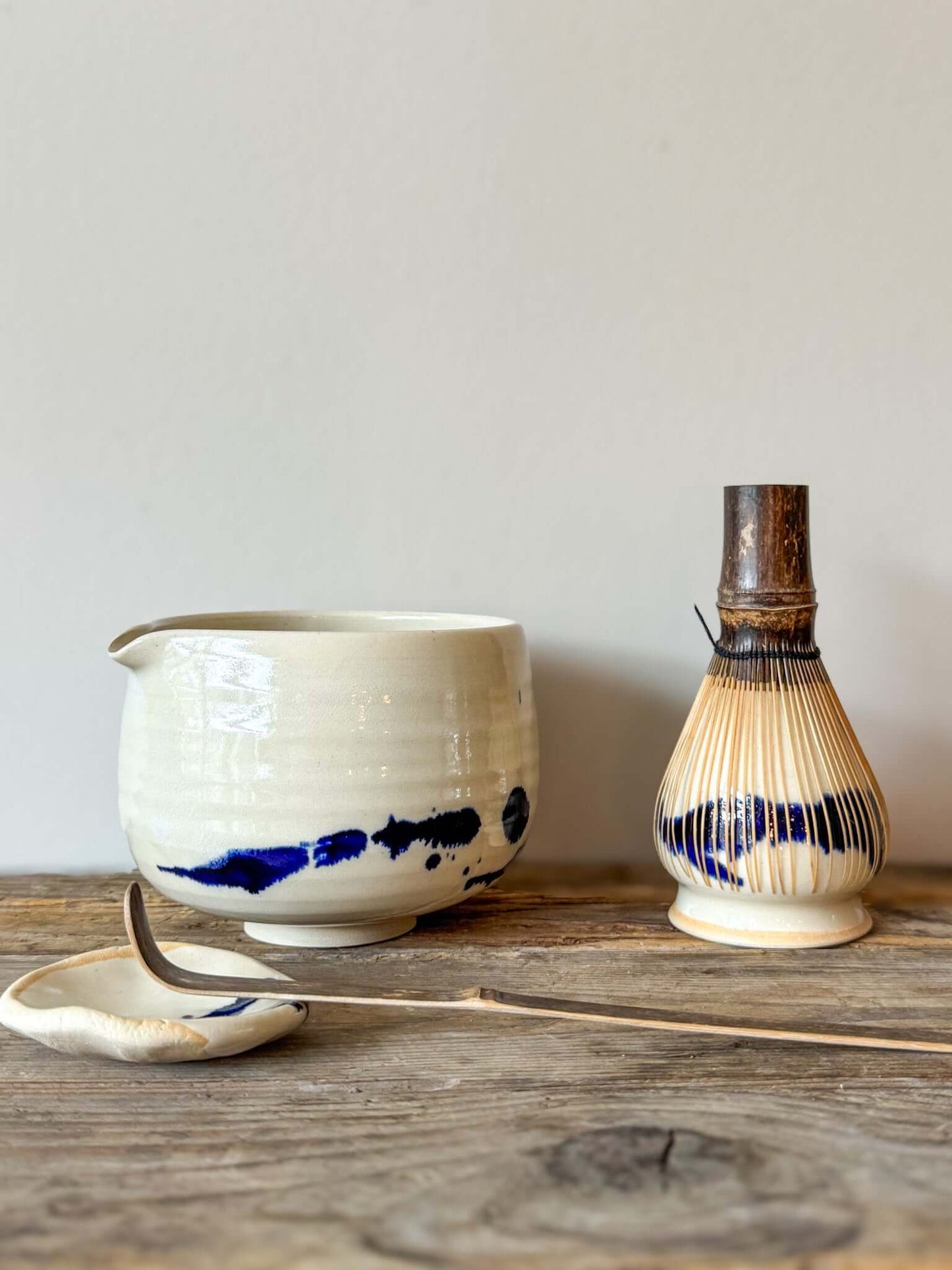 Katakuchi Matcha Bowl with Spout – Gosu Series #01