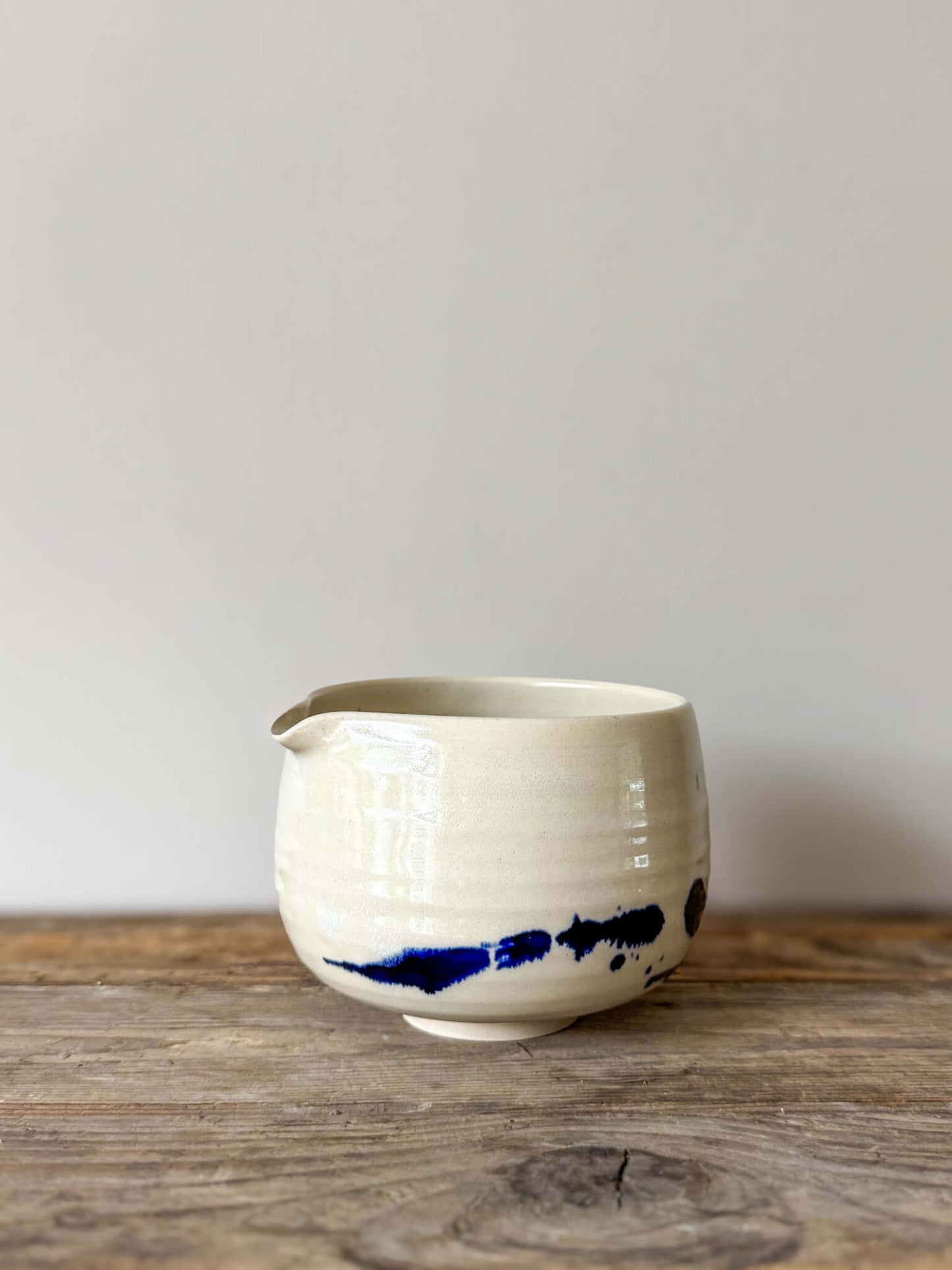 Katakuchi Matcha Bowl with Spout – Gosu Series #01