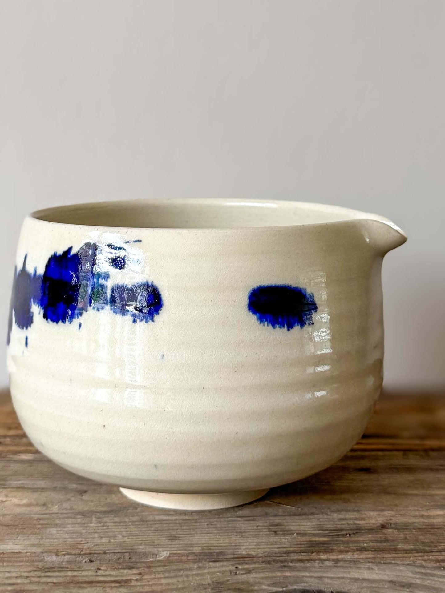 Katakuchi Matcha Bowl with Spout – Gosu Series #01