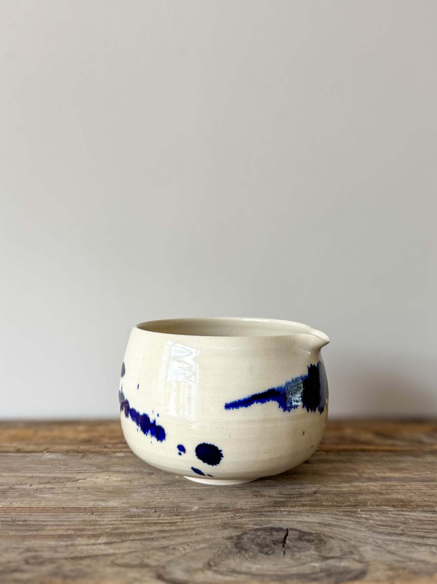 Gosu Series Katakuchi Matcha Bowl with Spout, featuring dynamic cobalt blue glaze on a traditional Japanese-style bowl.