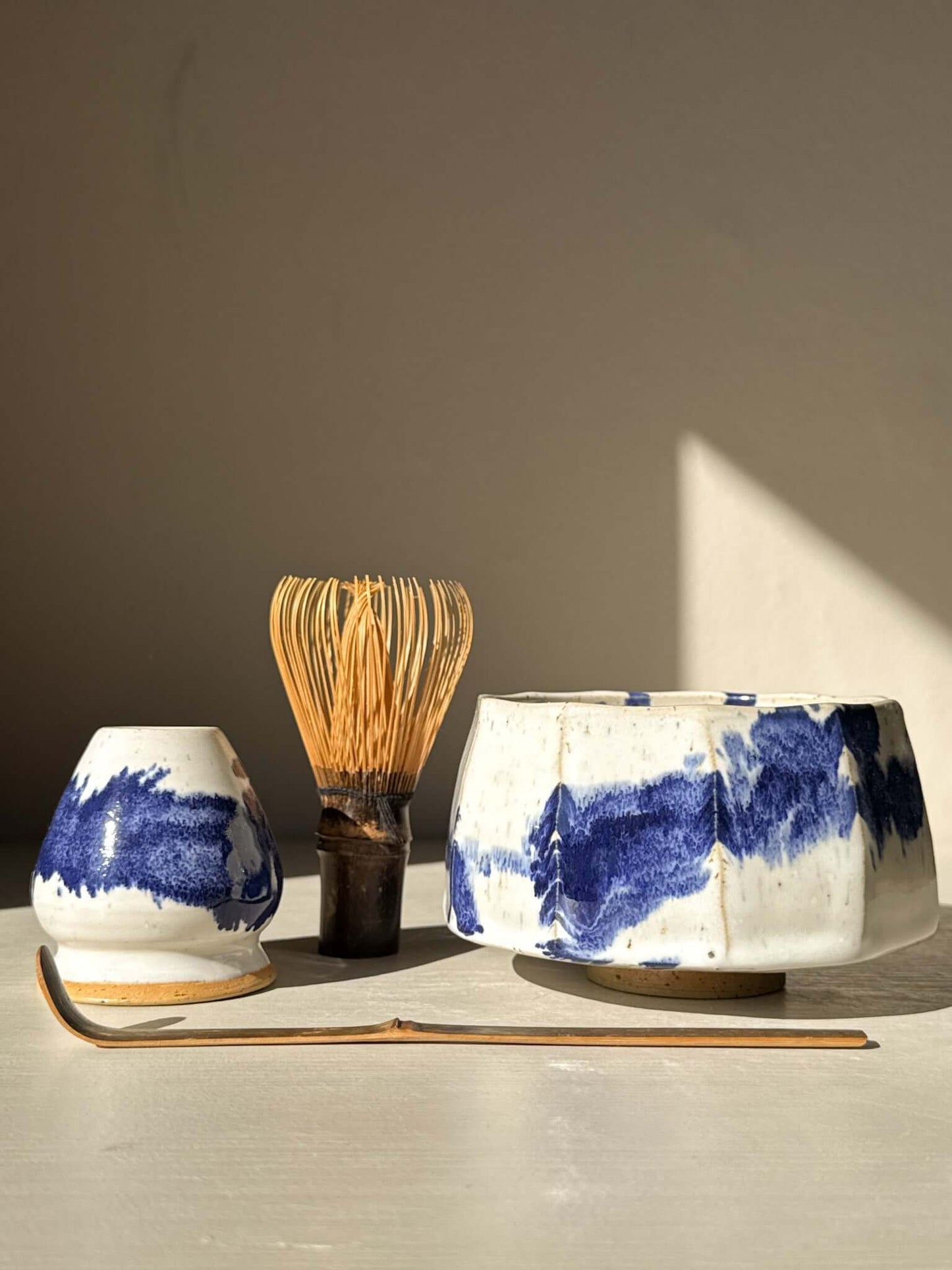 Faceted Matcha Bowl – White & Blue #03