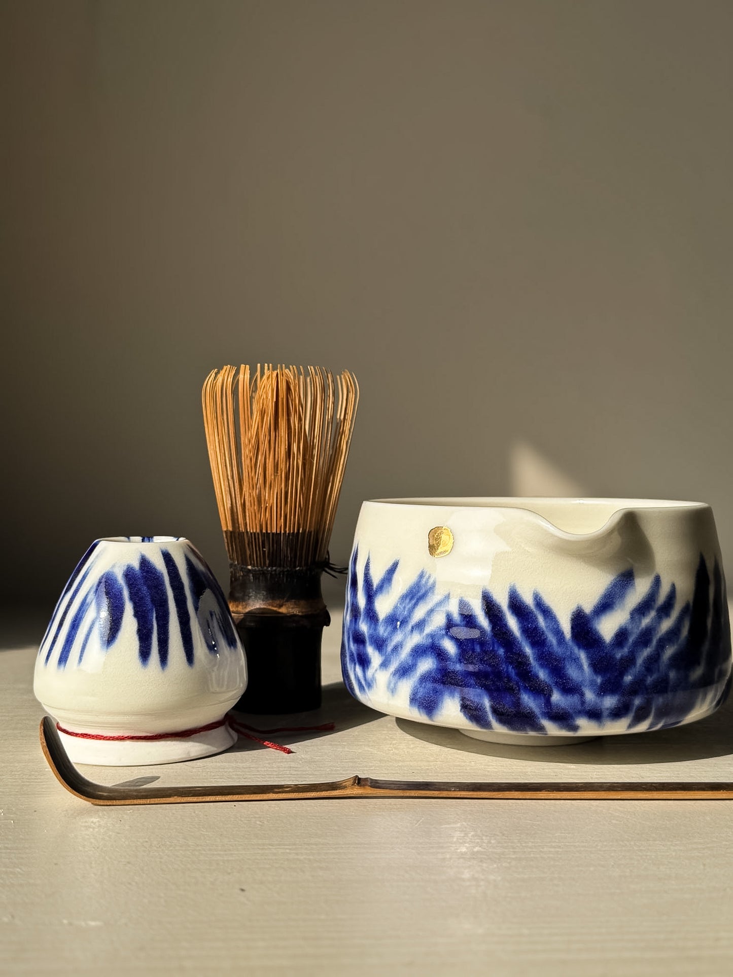 Porcelain Matcha Bowl – Cobalt & Gold Lustre #01