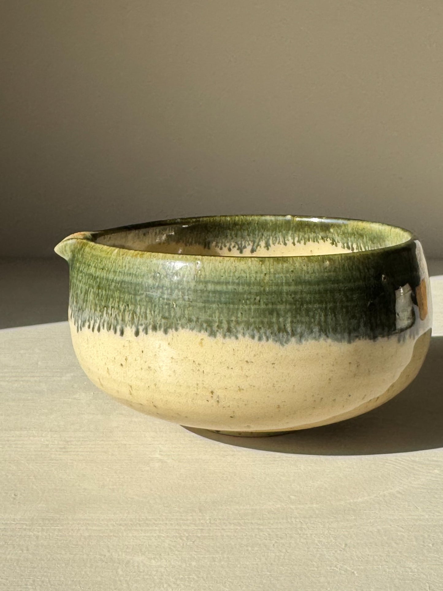 Katakuchi Matcha kom met schenktuit - Groene rand #01