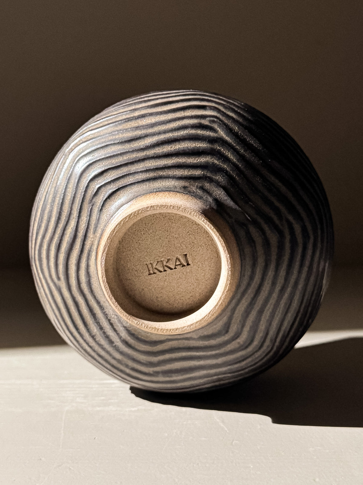 Carved Matcha Bowl with Spout - Black Truffle #02