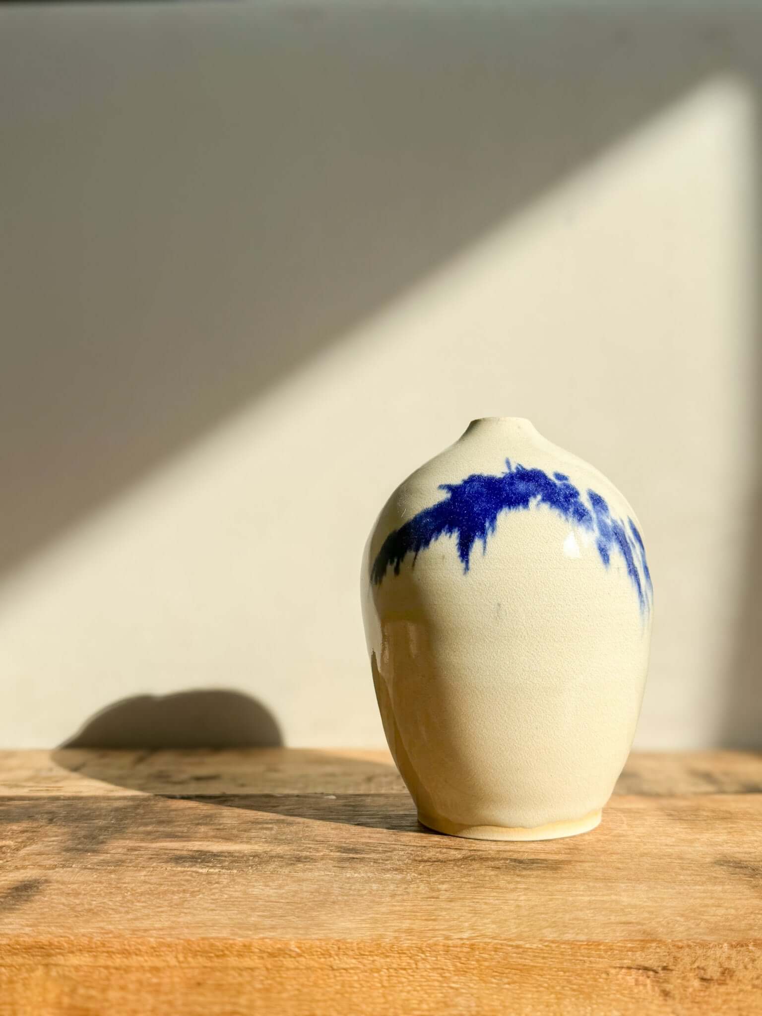 Handmade ceramic vase from Ceramic Vase - Gosu Series #06 with cobalt blue splashes and glossy finish, 14.5 cm tall.