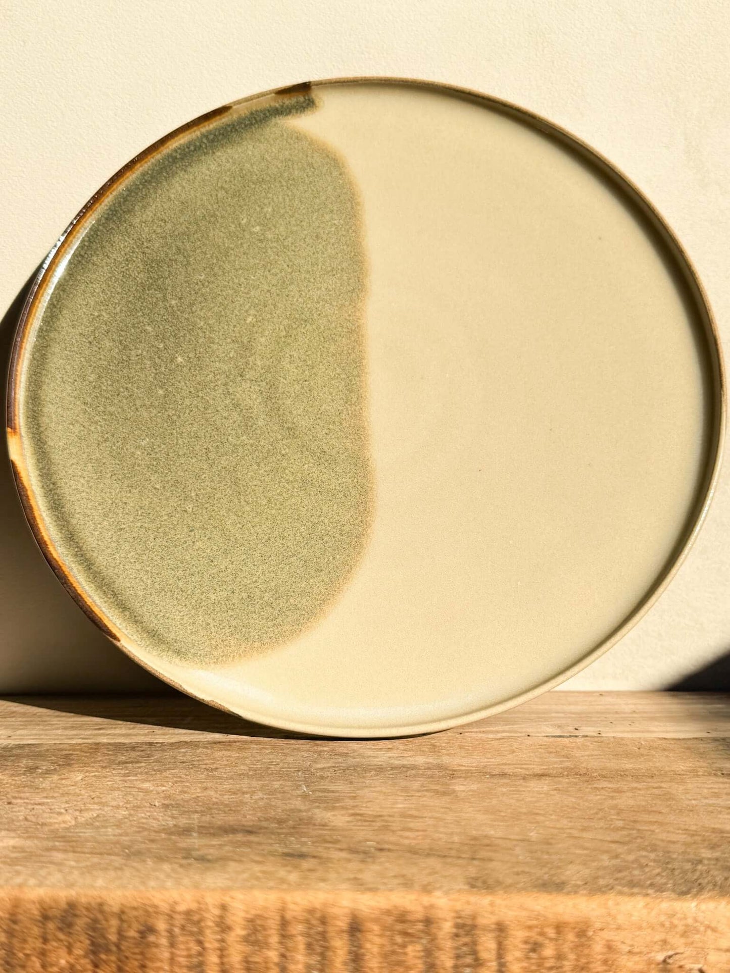 Flat Round Plate – Inyo Series