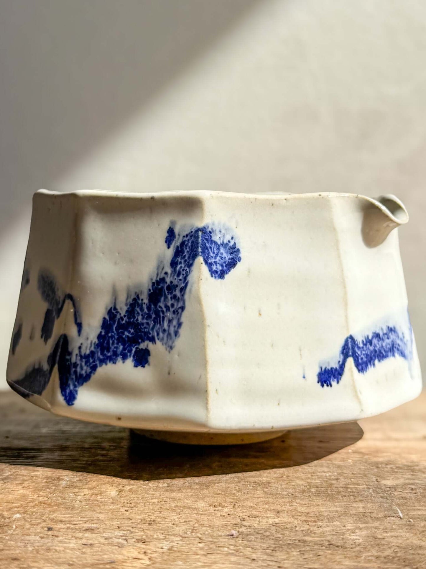 Faceted Matcha Bowl with Spout – Cobalt Blue & Glossy White Glaze #01