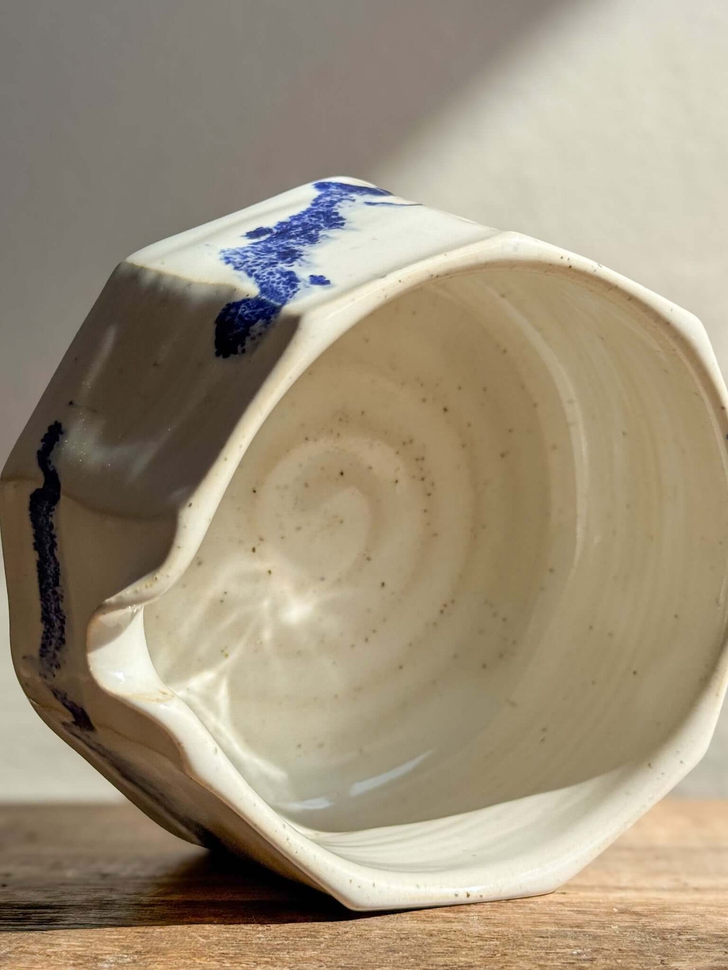 Faceted Matcha Bowl with Spout – Cobalt Blue & Glossy White Glaze #01