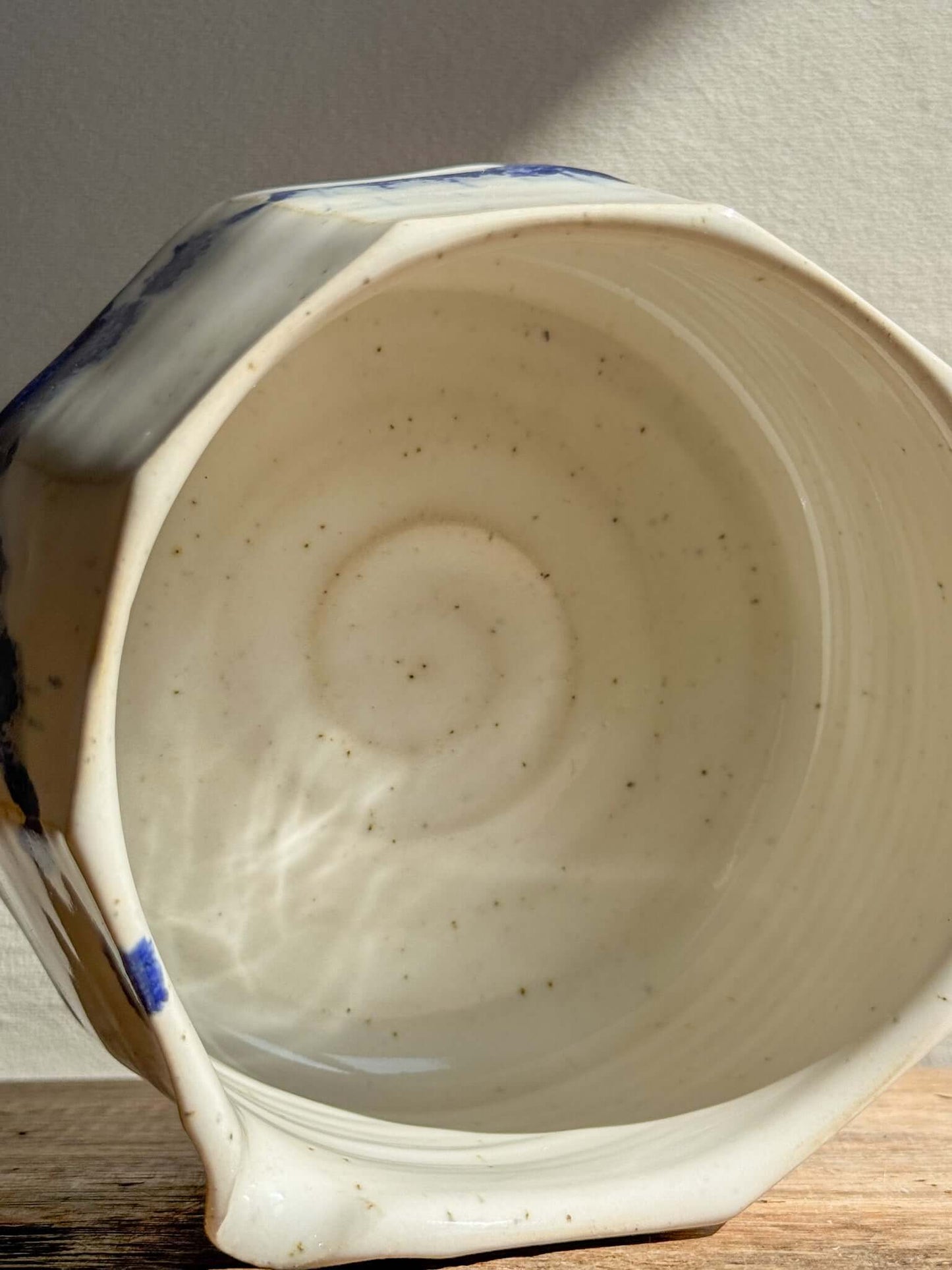 Faceted Matcha Bowl with Spout – Cobalt Blue & Glossy White Glaze #02