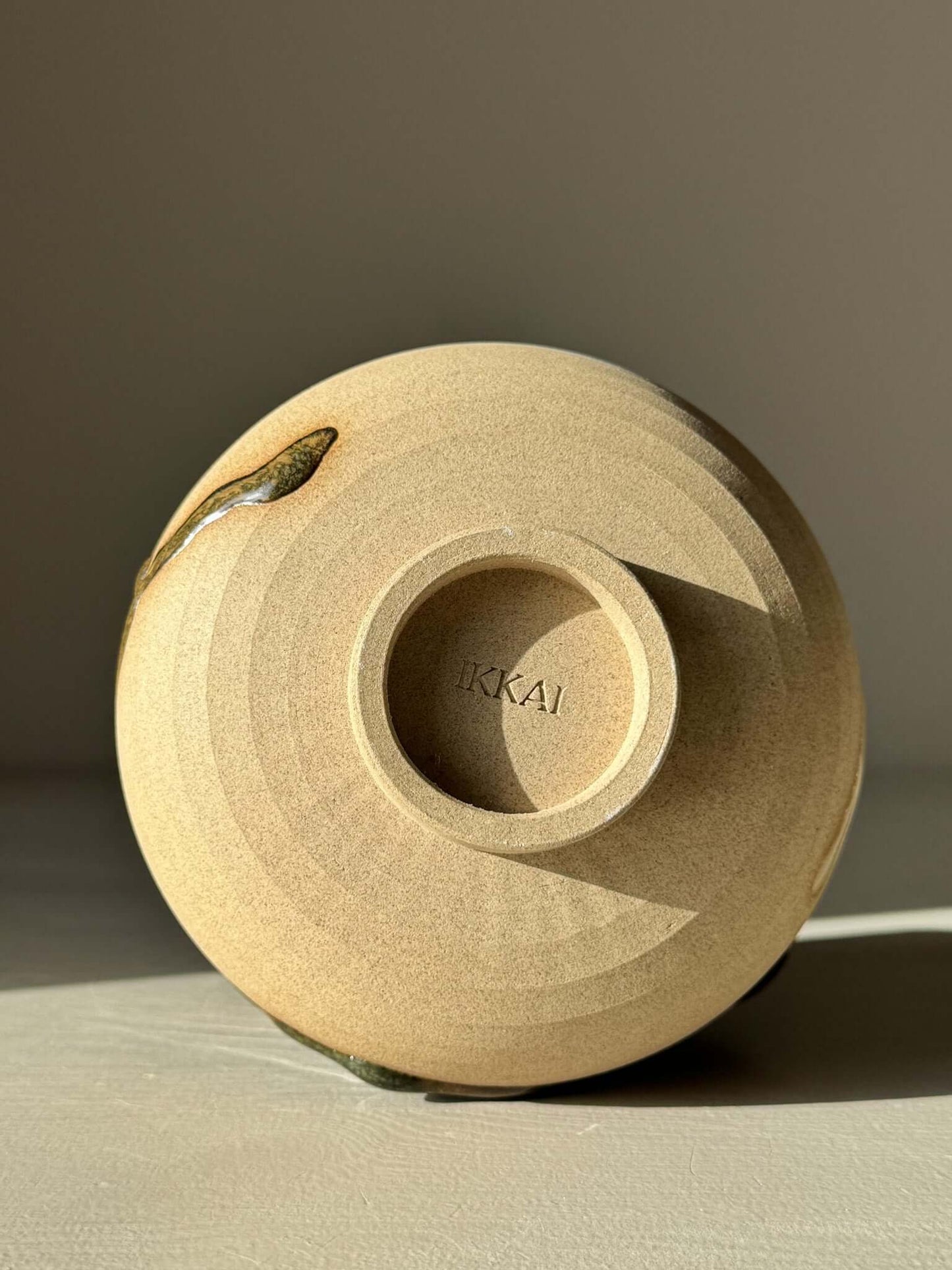 Matcha Bowl with Spout – Inyo #04 showcasing unique glazes on warm stoneware clay with a spout for practicality.