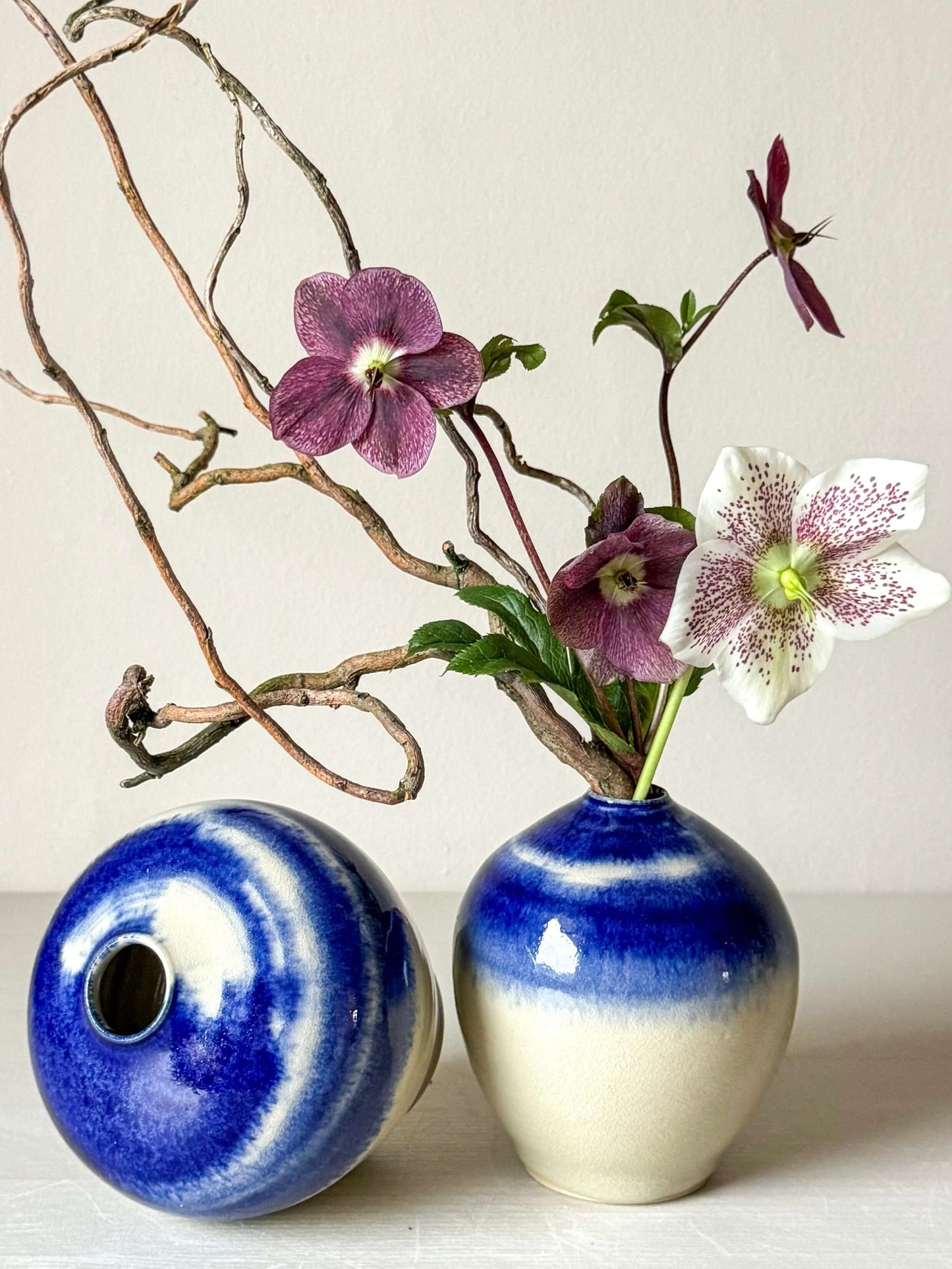 Ceramic Vase from the Gosu Series featuring cobalt blue glaze and floral arrangement, 10.5 cm tall, 9.5 cm diameter.