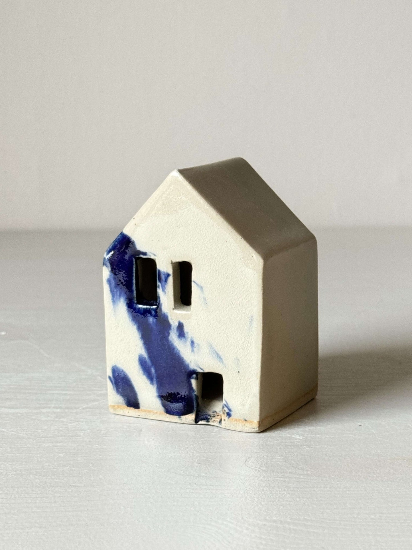Handbuilt ceramic house from the Gosu Series with blue splashes, evoking a Dutch vibe, 8.5cm tall for home decor.