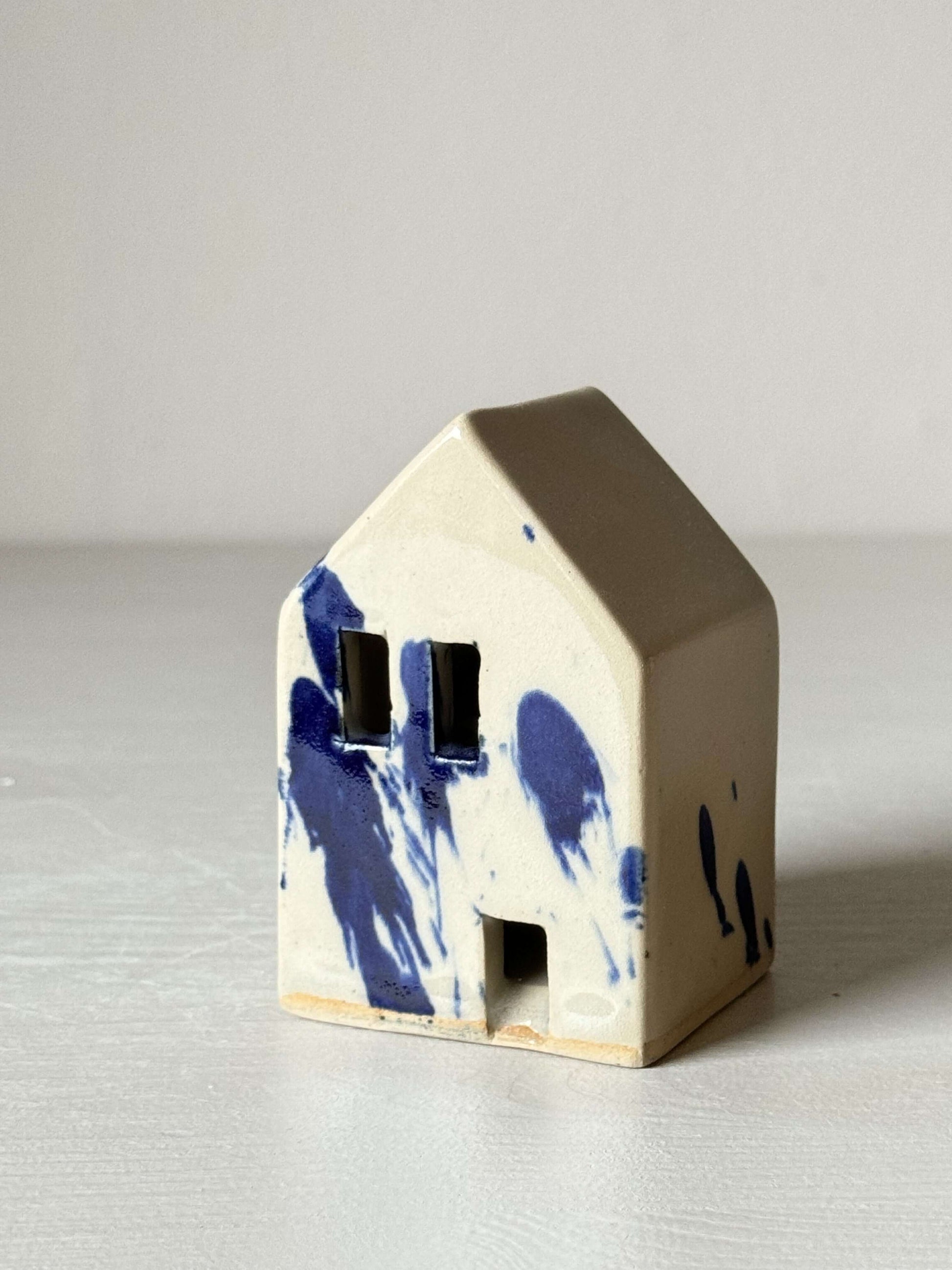 Handbuilt Ceramic Houses – Gosu Series with cobalt blue splashes, handmade ceramic art piece, 8.5 cm tall.