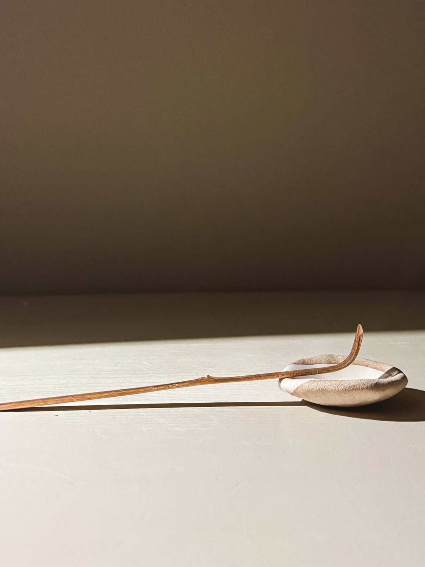 Organic Chopstick/Spoon Rest – Yuki with soft curves and white glaze, perfect for table or tea setting decoration.