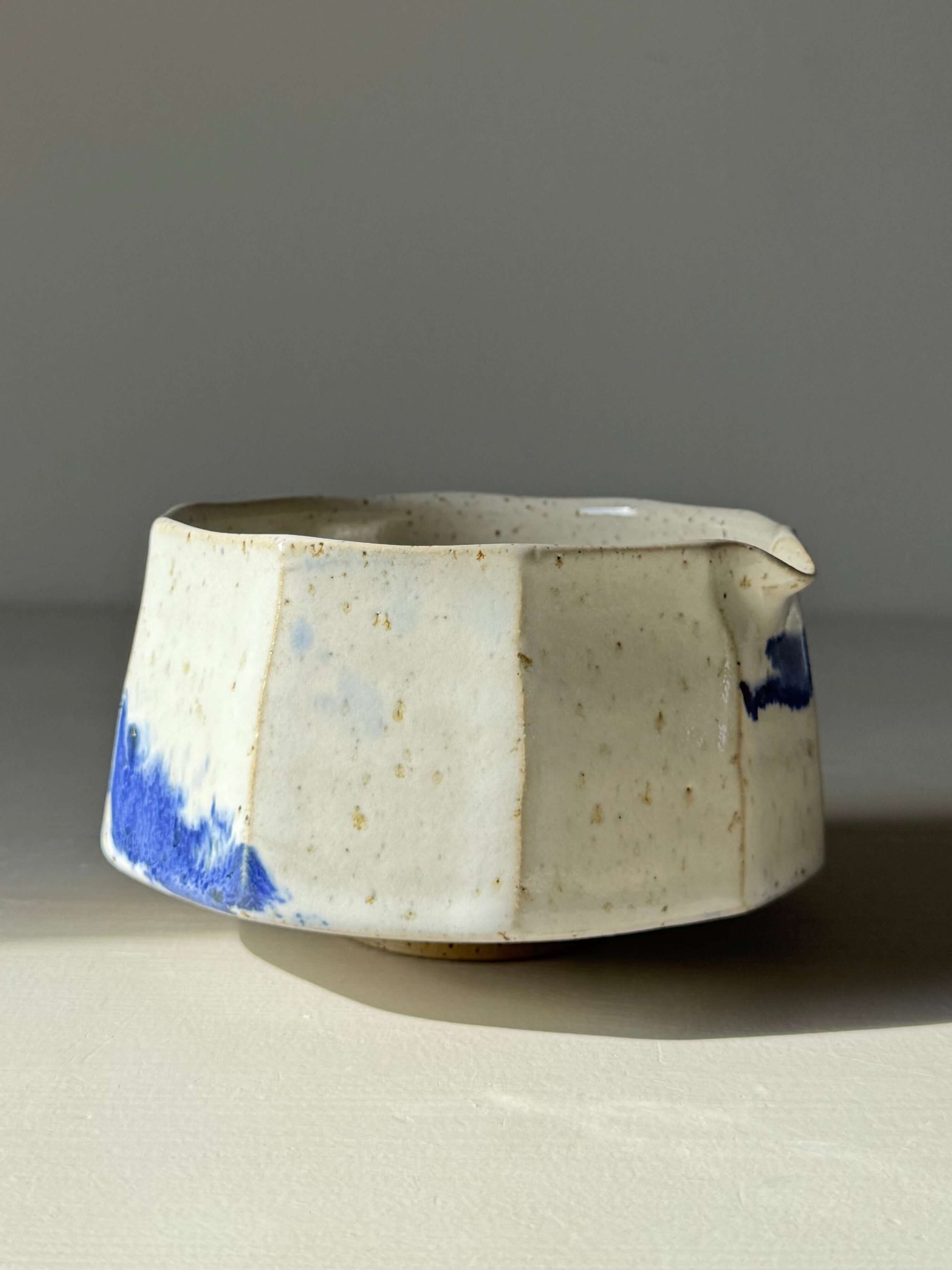 Faceted Matcha Bowl with Spout – Cobalt Blue & Glossy White Glaze #011, handmade ceramic with unique faceted design and blue accents.