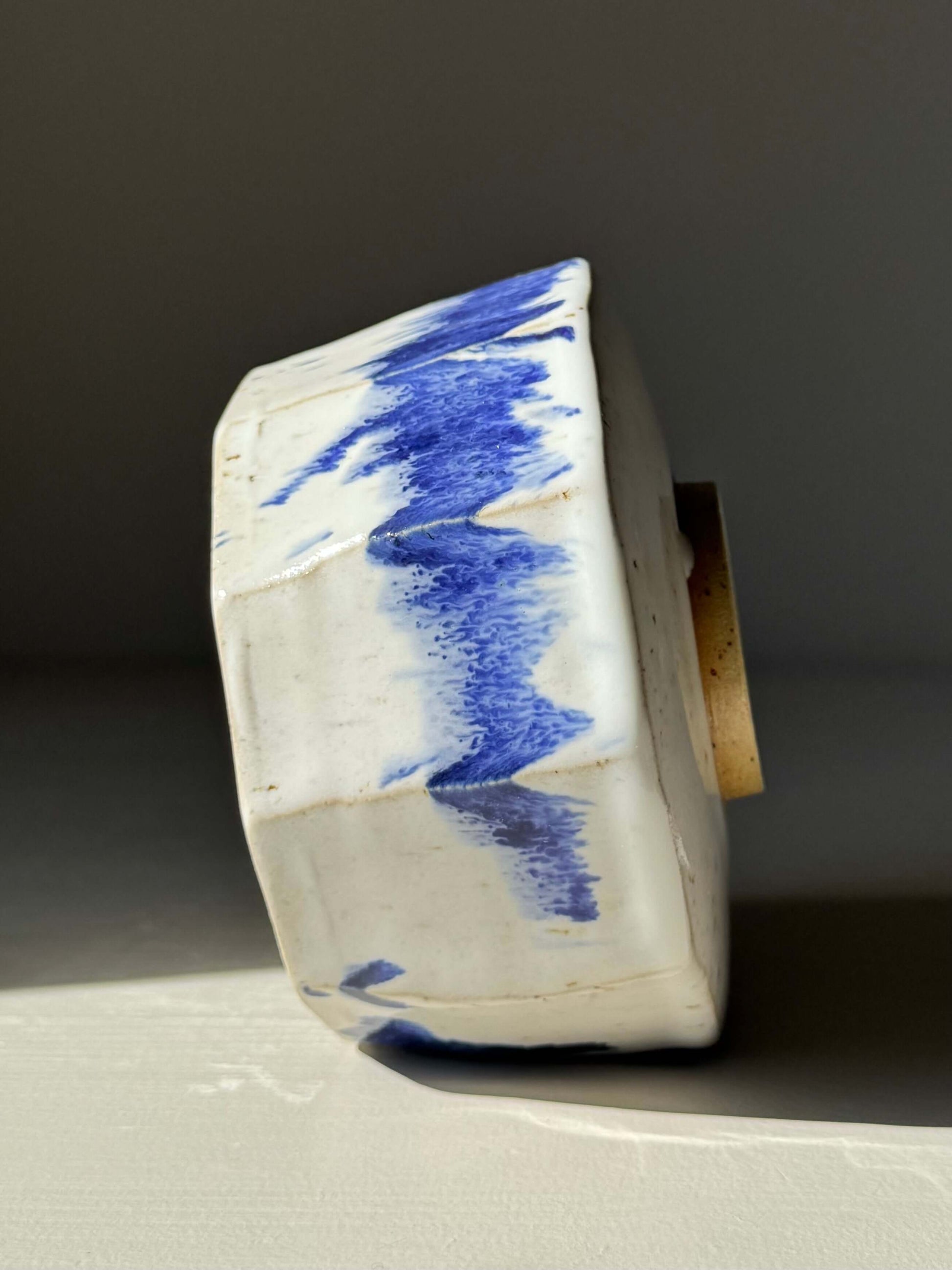Faceted Matcha Bowl with Spout – Cobalt Blue & Glossy White Glaze #08, handmade ceramic with unique faceted and splashed design.