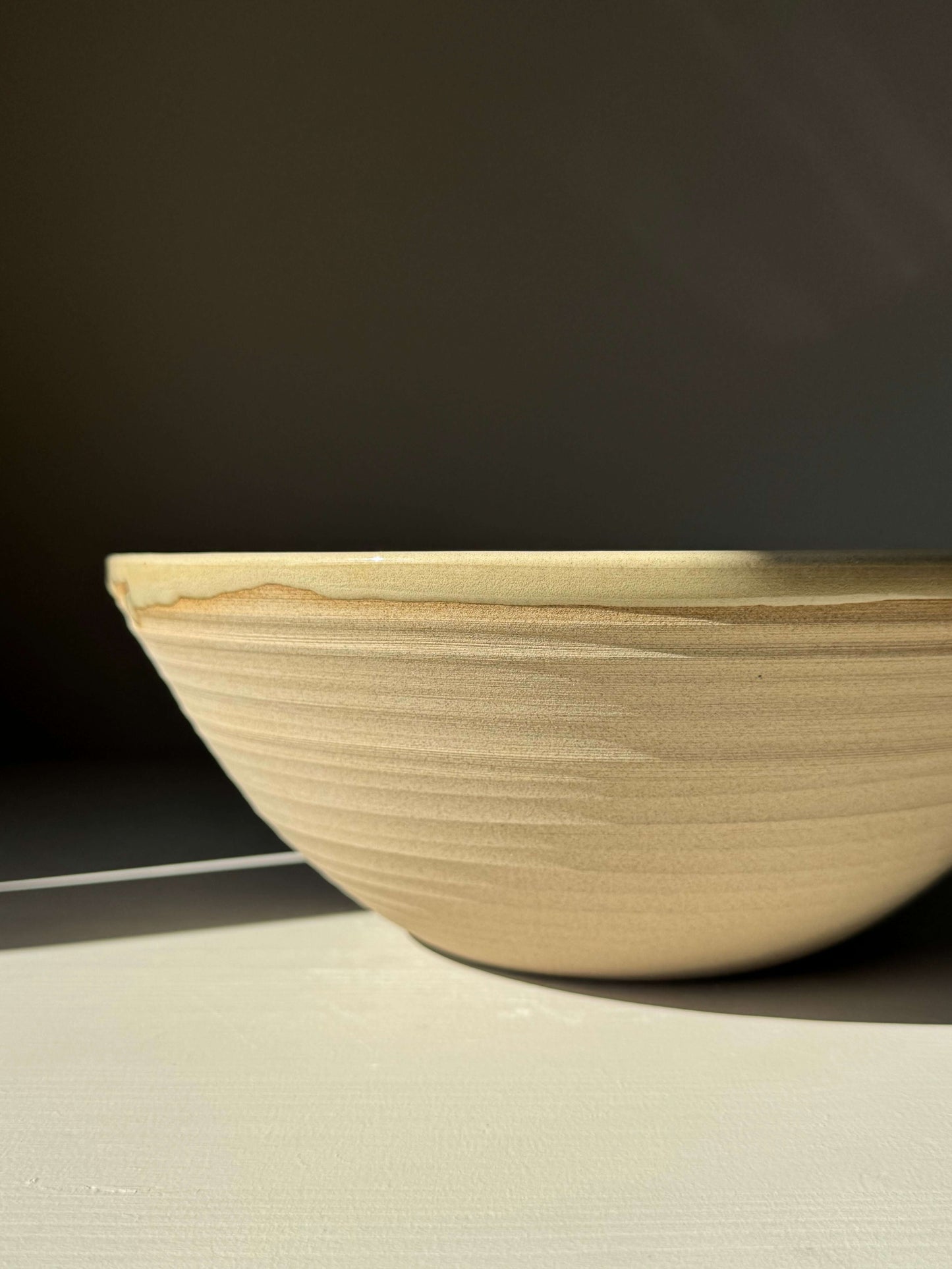 Large Bowl - Inyo #01 handmade ceramic with glossy tenmoku and clear glaze, 28 cm diameter, perfect for gatherings and generous servings.