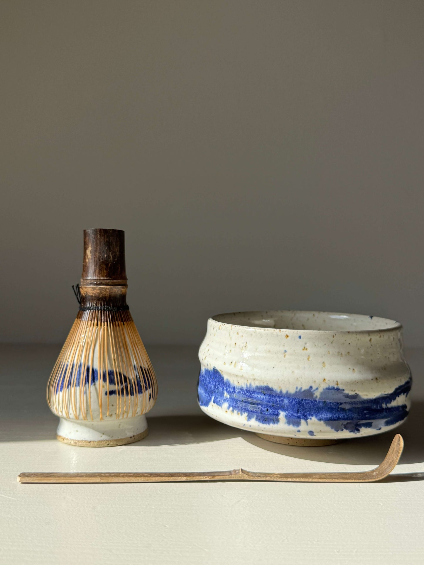 Matcha Bowl – Cobalt Blue & Glossy White #02 handmade ceramic with bamboo whisk and scoop