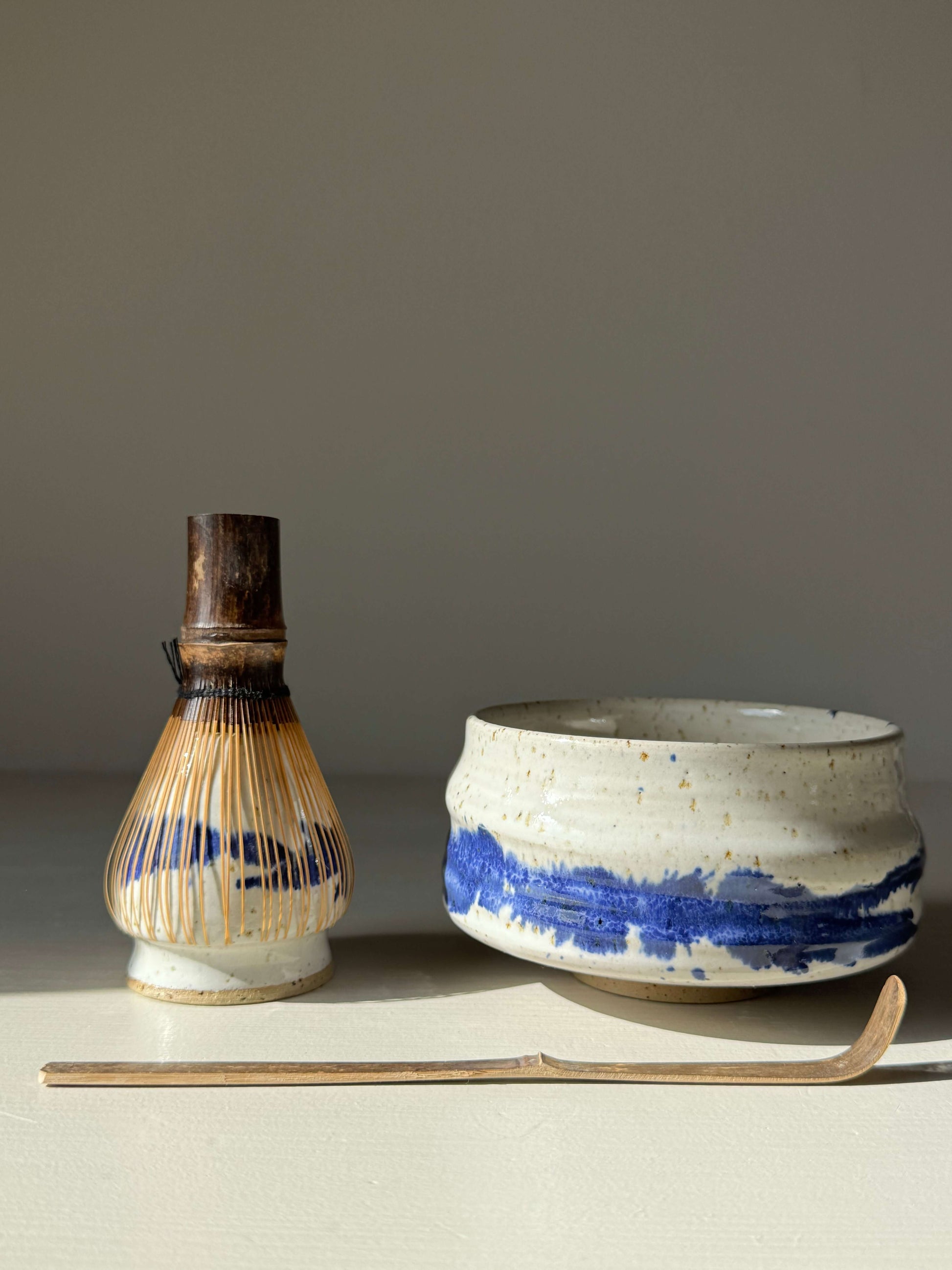 Matcha Bowl – Cobalt Blue & Glossy White #02 handmade ceramic with bamboo whisk and scoop