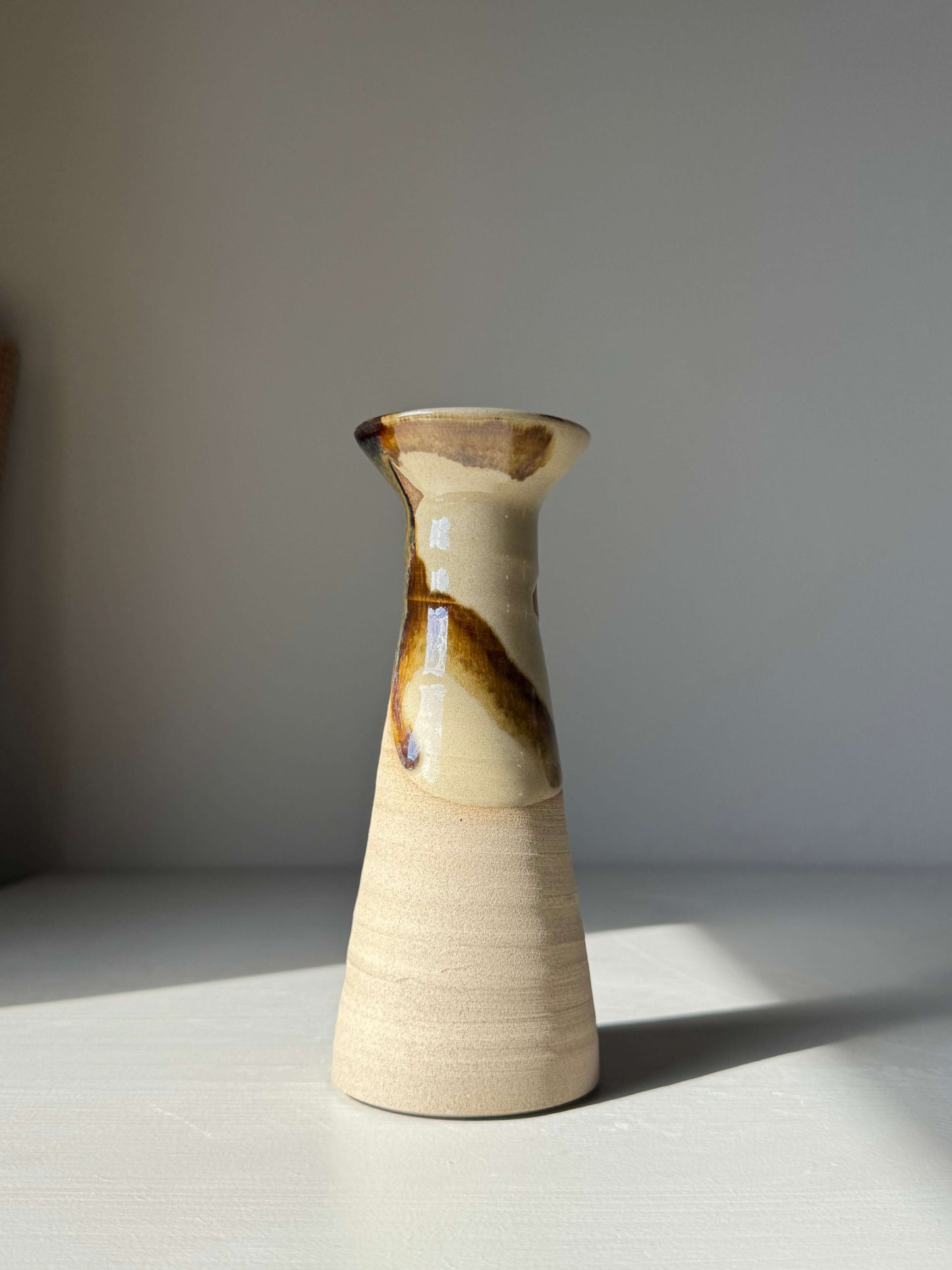 Medium Vase – Inyo Series #04 handmade ceramic with sculptural silhouette and unique glaze pattern in sunlight.