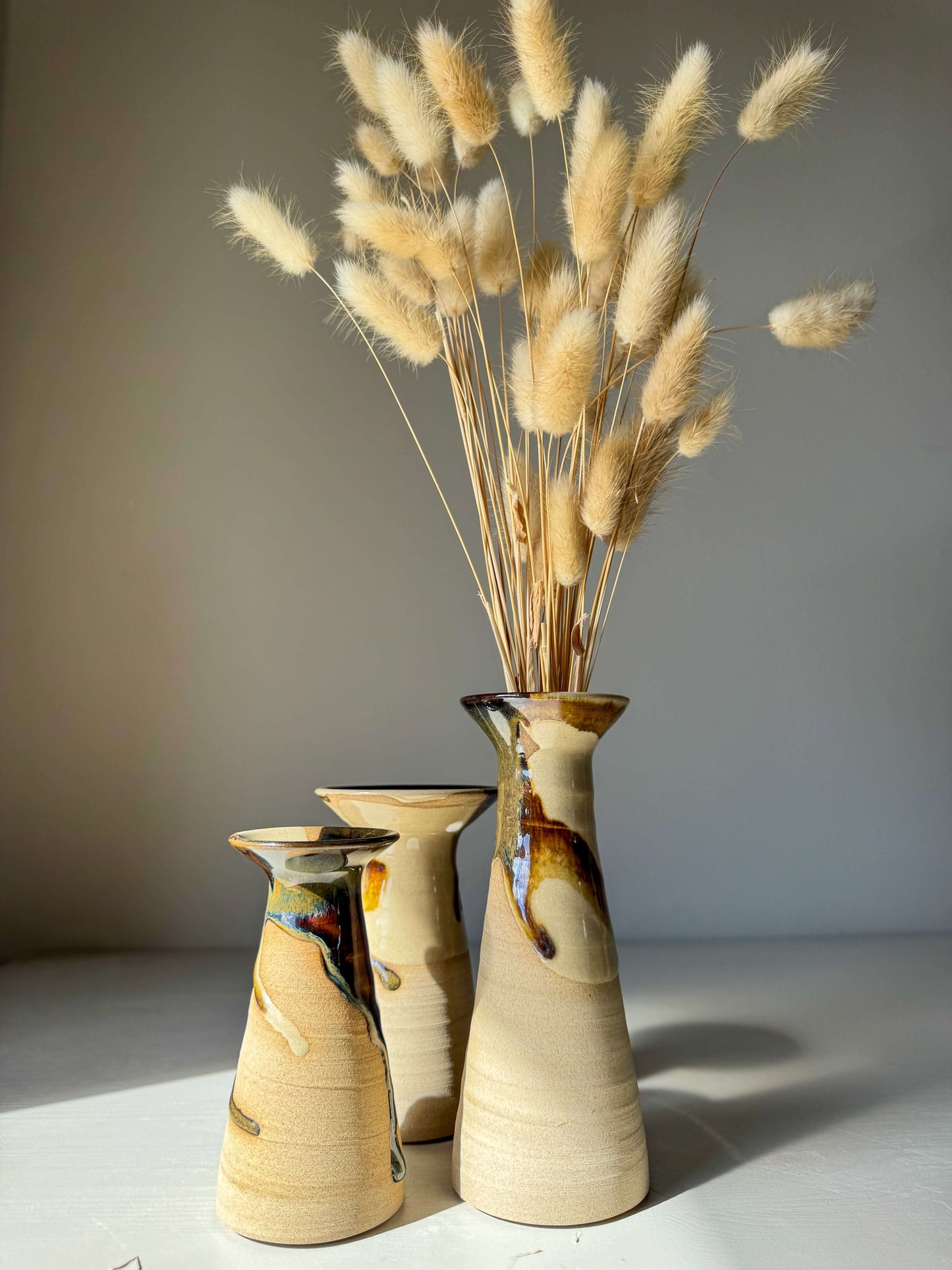 Handmade ceramic Small Vase – Inyo #01 with unique glaze in sculptural silhouette, shown with decorative dried grasses.