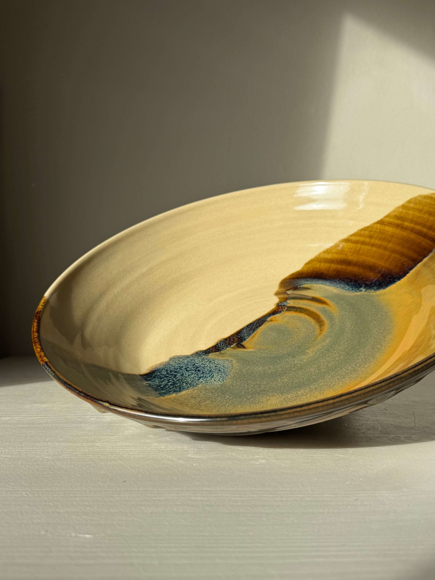 Handmade ceramic Large Shallow Bowl - Inyo #01 with carved rim and tenmoku glaze.