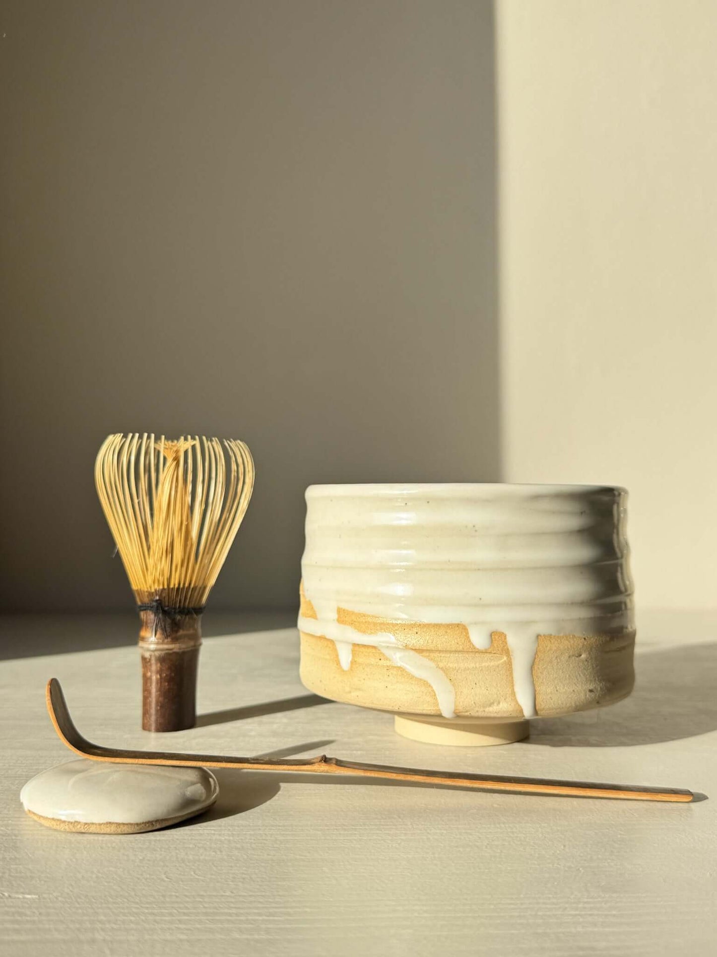 Matcha Bowl – Glossy White #04 with whisk and scoop.