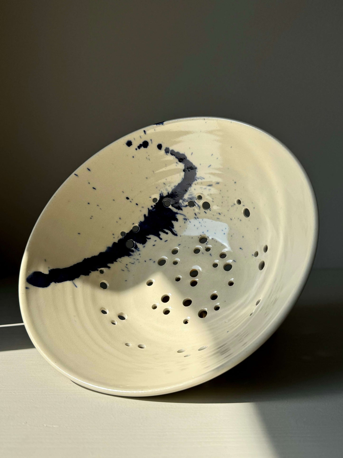 Sculptural berry bowl with cobalt blue splashes from the Gosu Series, perfect for rinsing and serving fresh berries in style.