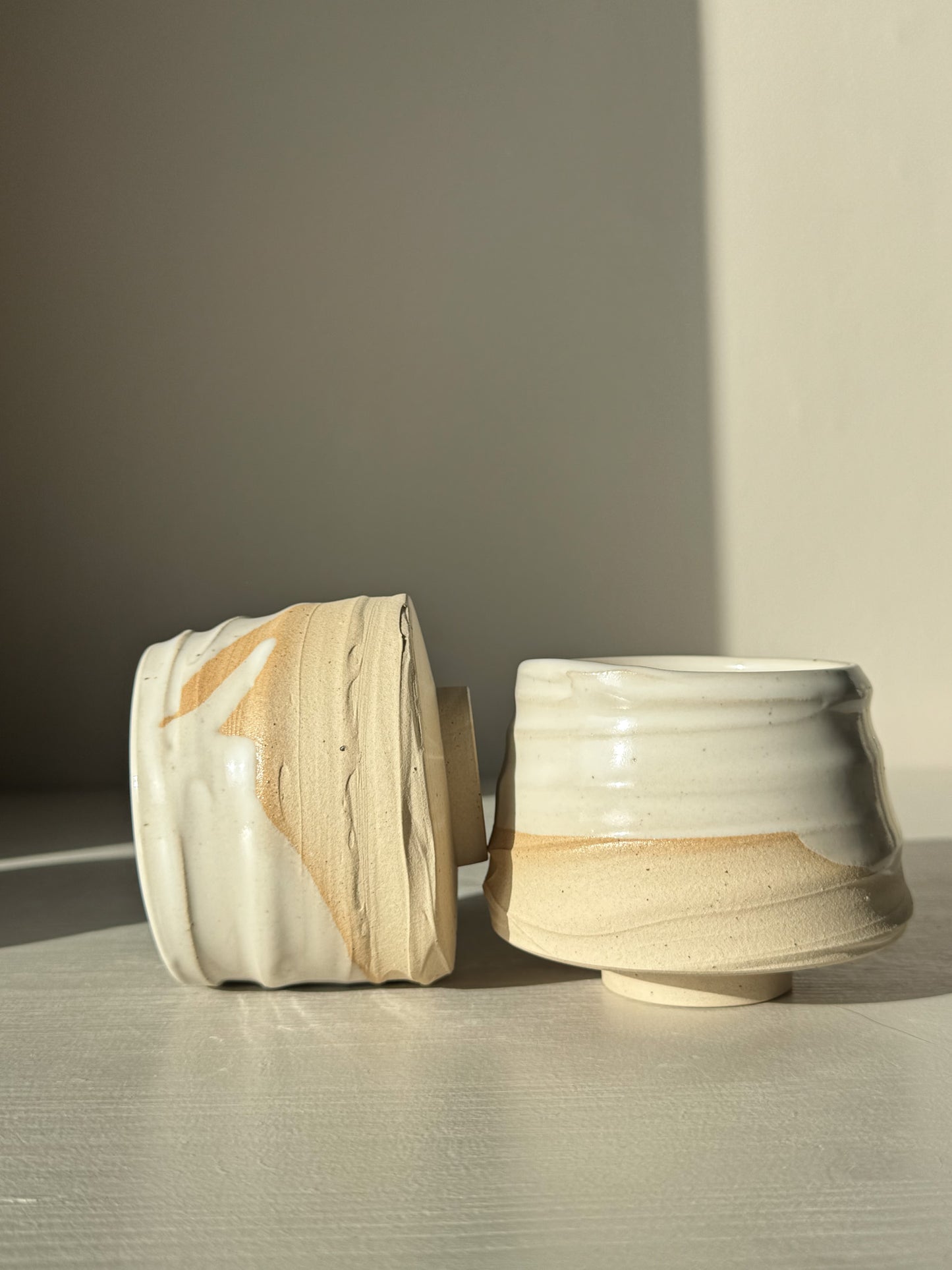 Yunomi Cup – Glossy White #01, handcrafted stoneware with a flowing white glaze, perfect for tea or coffee.