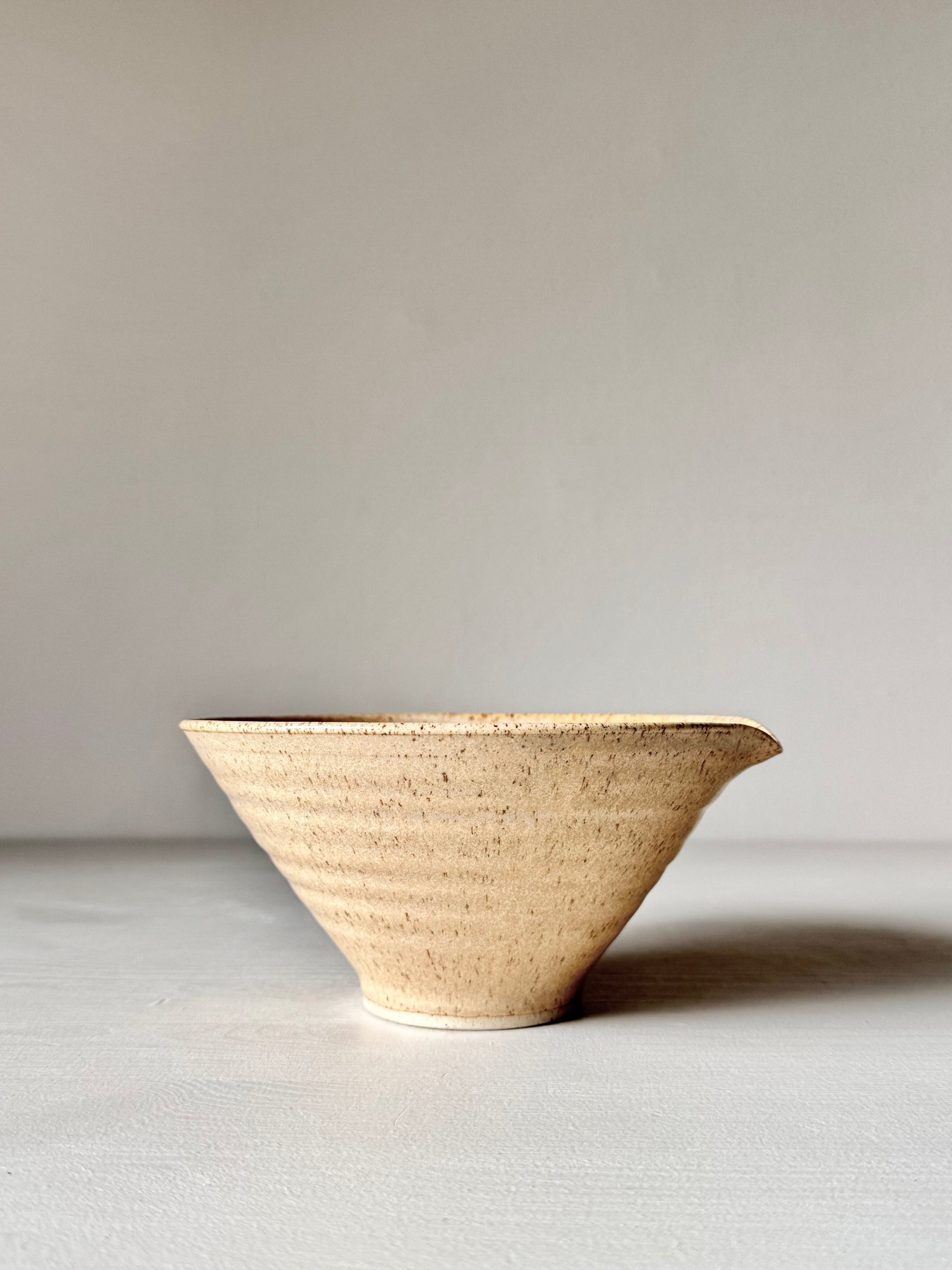 Pouring Bowl - Peach