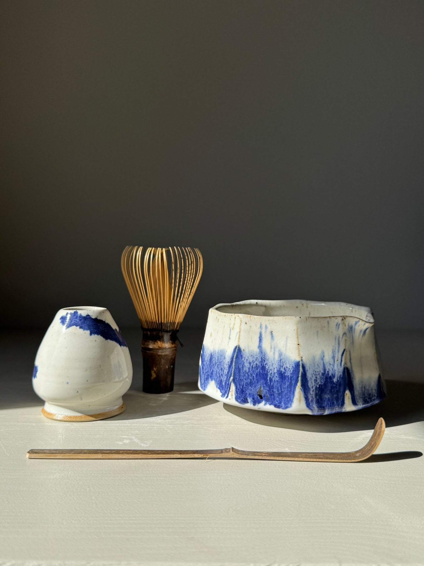 Faceted Matcha Bowl with Spout – Cobalt Blue & Glossy White Glaze #01