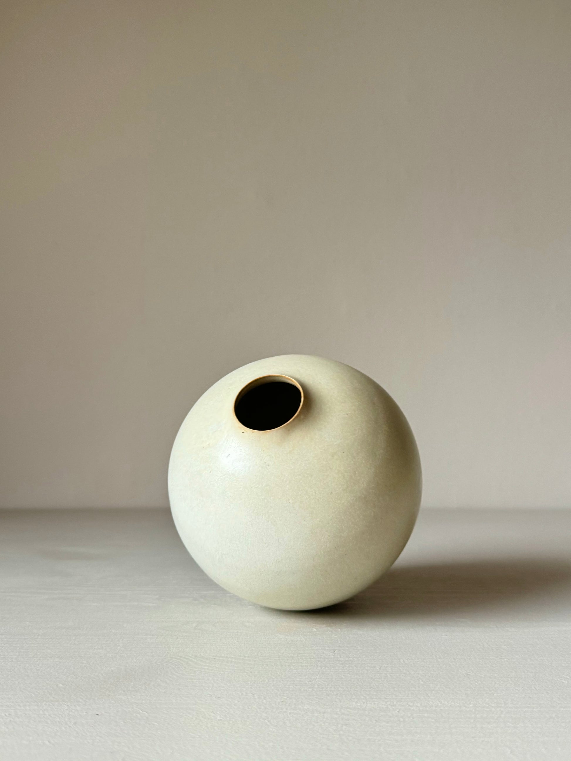 IKKAI Ceramics Medium Vase Moonstone