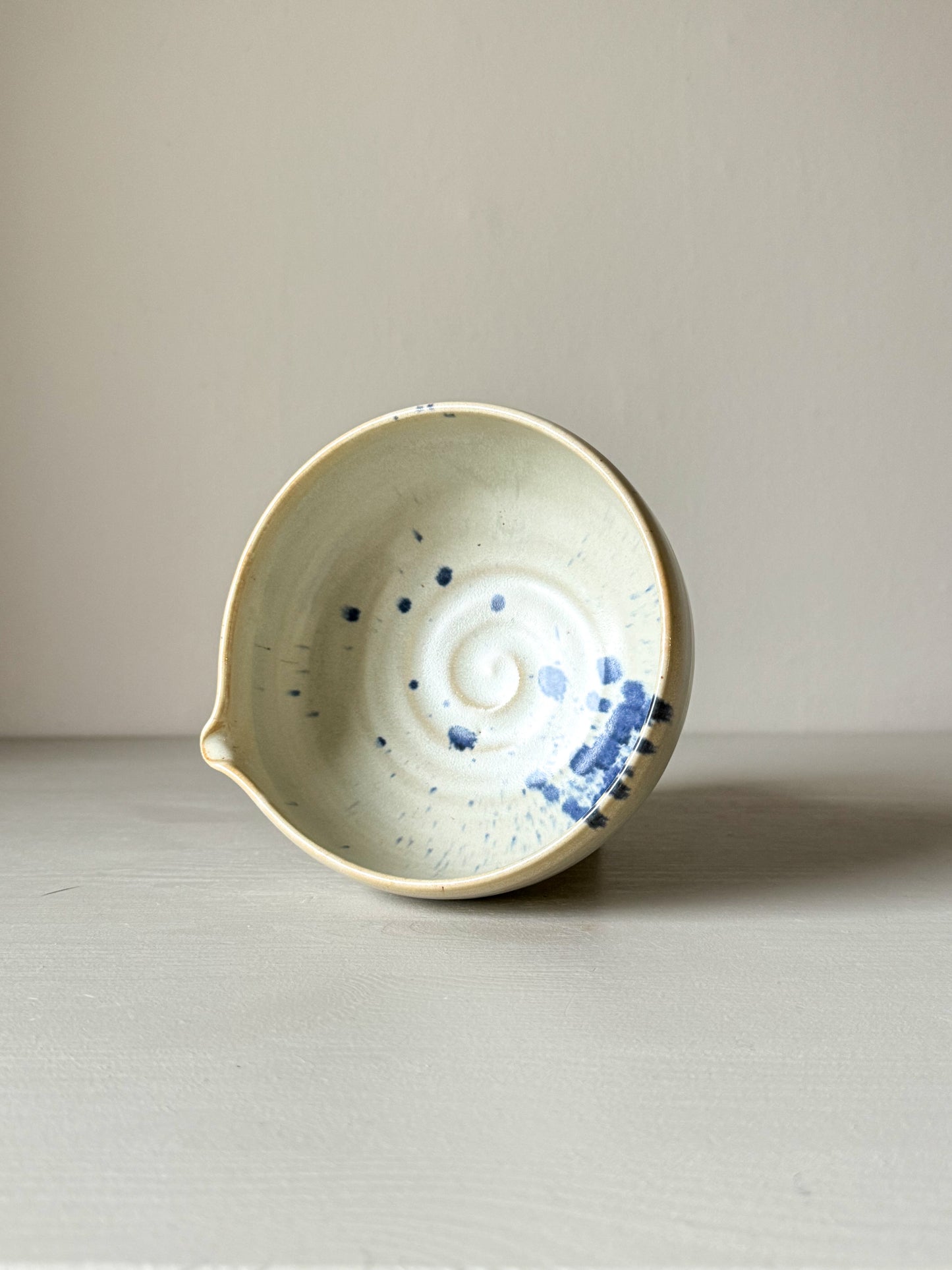 Matcha bowl with Spout - Moonstone & Cobalt Blue