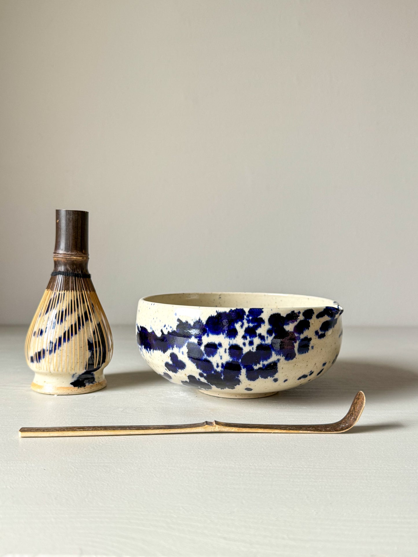 Matcha bowl with spout - Clear glaze & Cobalt blue 02