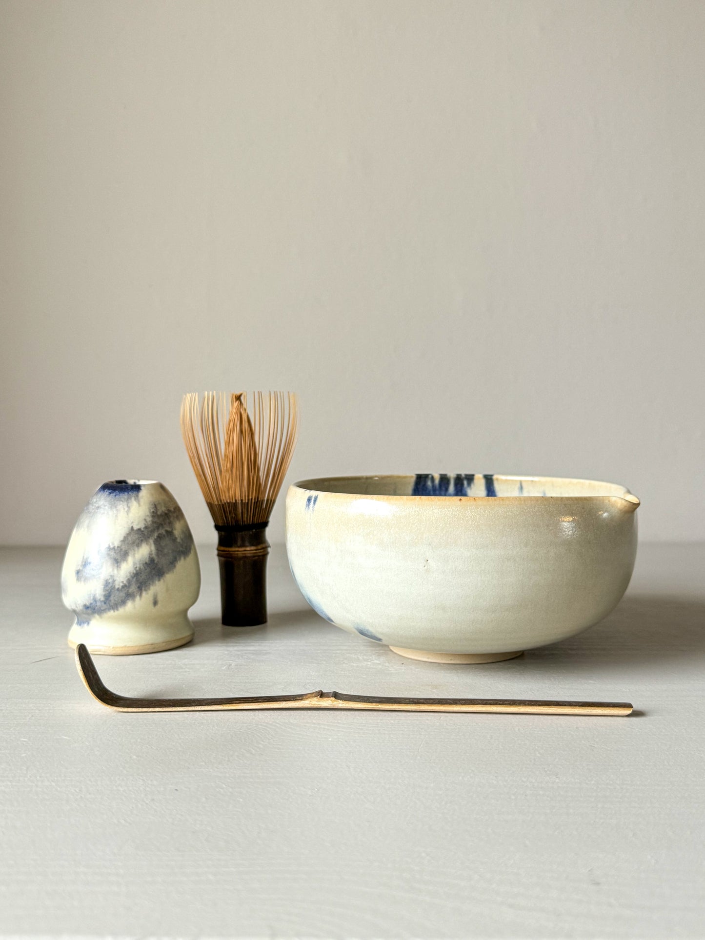 Matcha bowl with Spout - Moonstone & Cobalt Blue