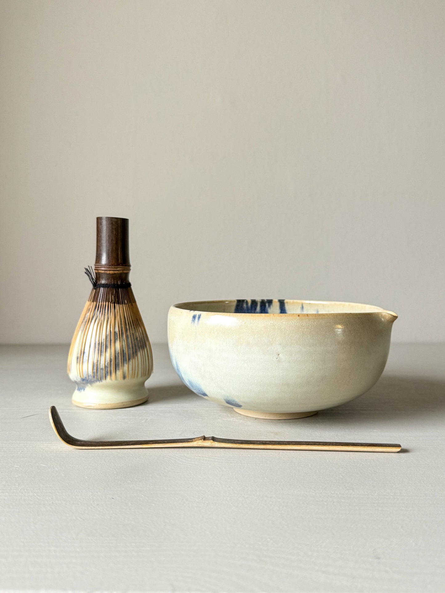 Matcha bowl with Spout - Moonstone & Cobalt Blue