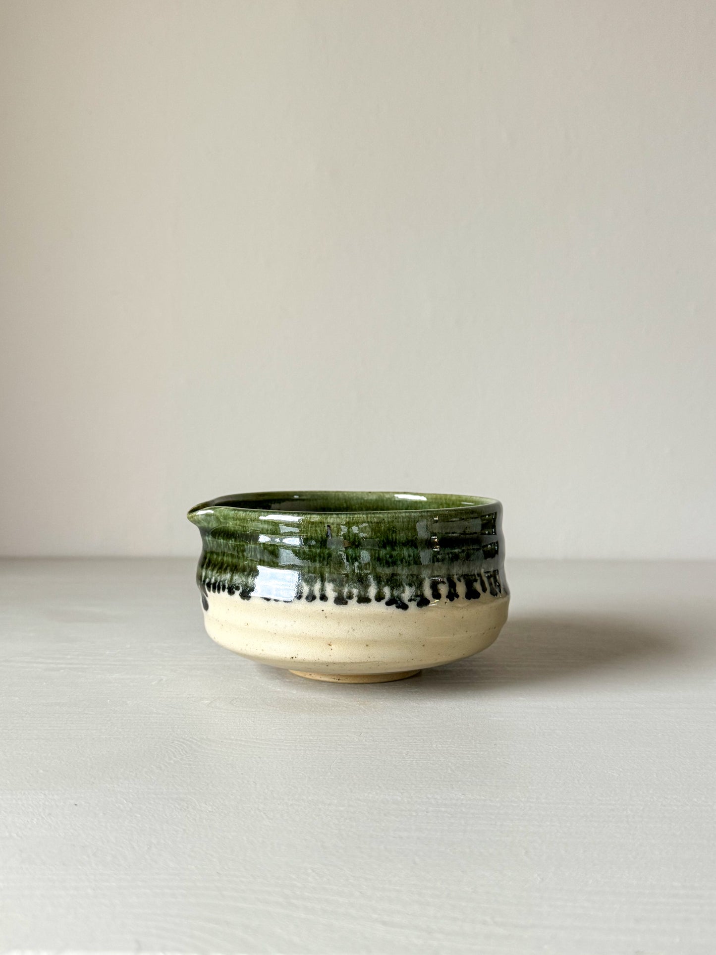 Matcha bowl with spout - Clear glaze & Green Rim 01