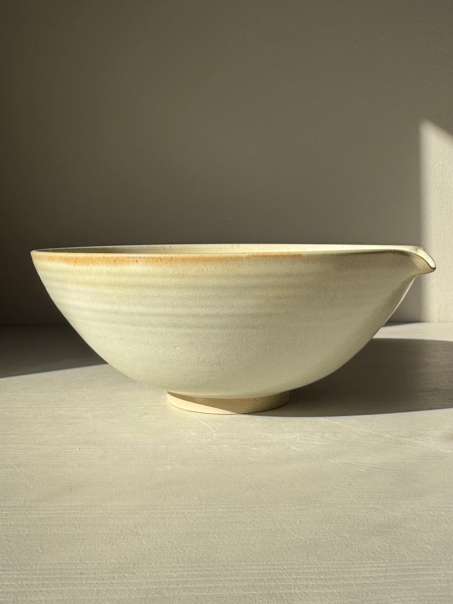 Pouring Bowl – Moonstone