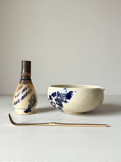 Matcha bowl with spout - Clear glaze & Cobalt blue 01