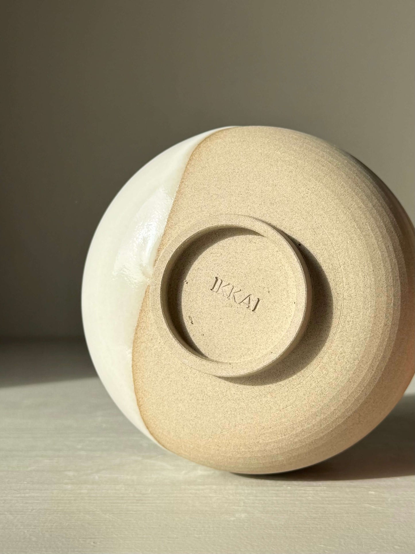 Base of Matcha Bowl with Spout – Yuki #02 showing handmade ceramic detail in toffee clay and white glaze.