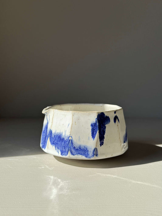 Faceted Matcha Bowl with Spout – Cobalt Blue & Glossy White Glaze #08, handmade ceramic with unique blue splashes and textured facets.